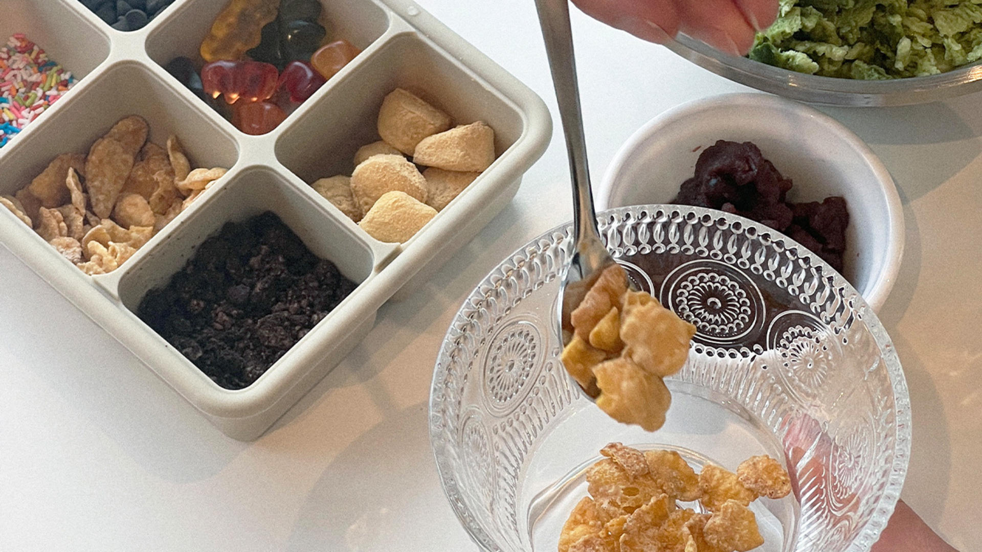 Seoul Apgujeong Korean Snack Making Experience - Tiki Room - Thumbnail 3