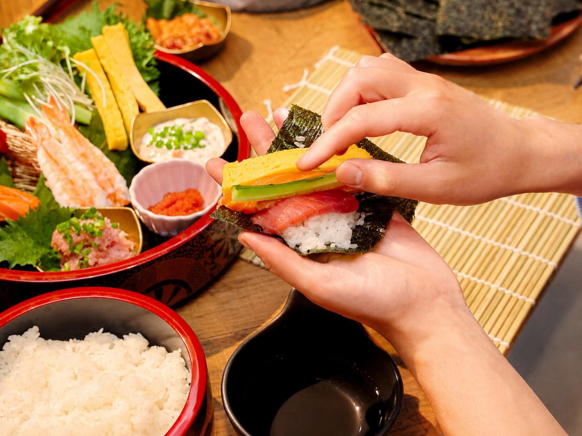 Tokyo: Sushi Making Class in Shibuya Hand Rolled with Master - Thumbnail 4