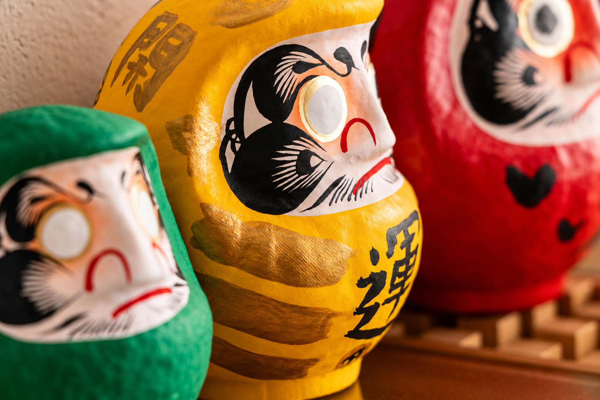 Osaka Shinsaibashi: Daruma painting experience where you write your wishes with a brush - Thumbnail 9