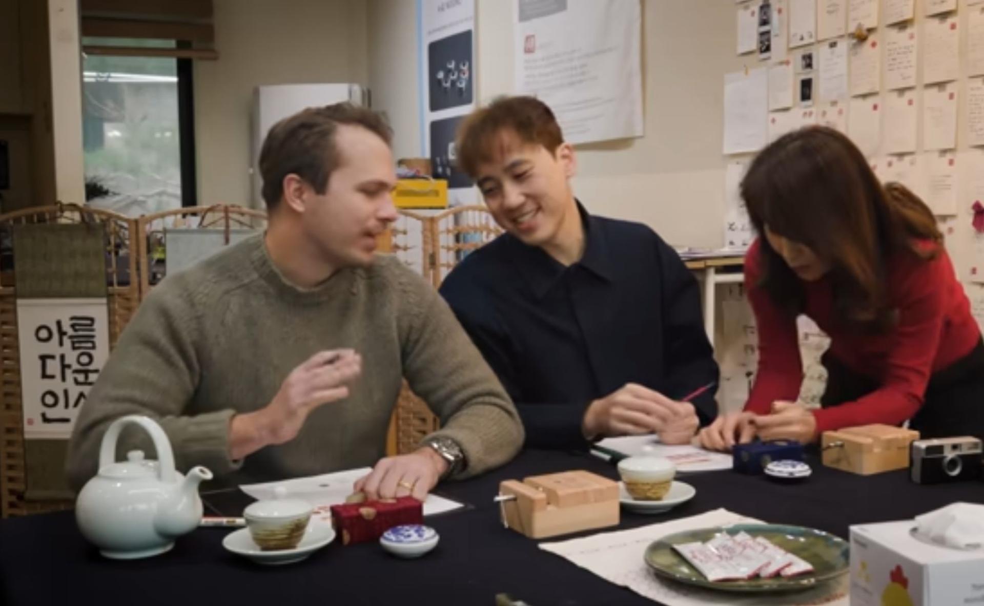 Create Your Korean Name Seal with a Calligrapher in Insadong, Seoul - Thumbnail 7