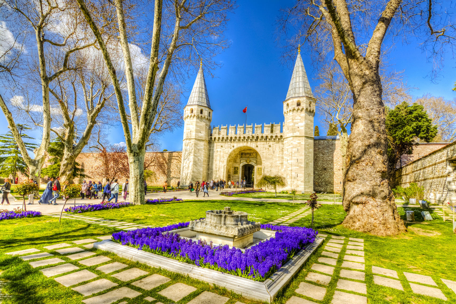 Blue Mosque, Hagia Sophia & Topkapi Palace Guided Tour w/Lunch  - Thumbnail 8