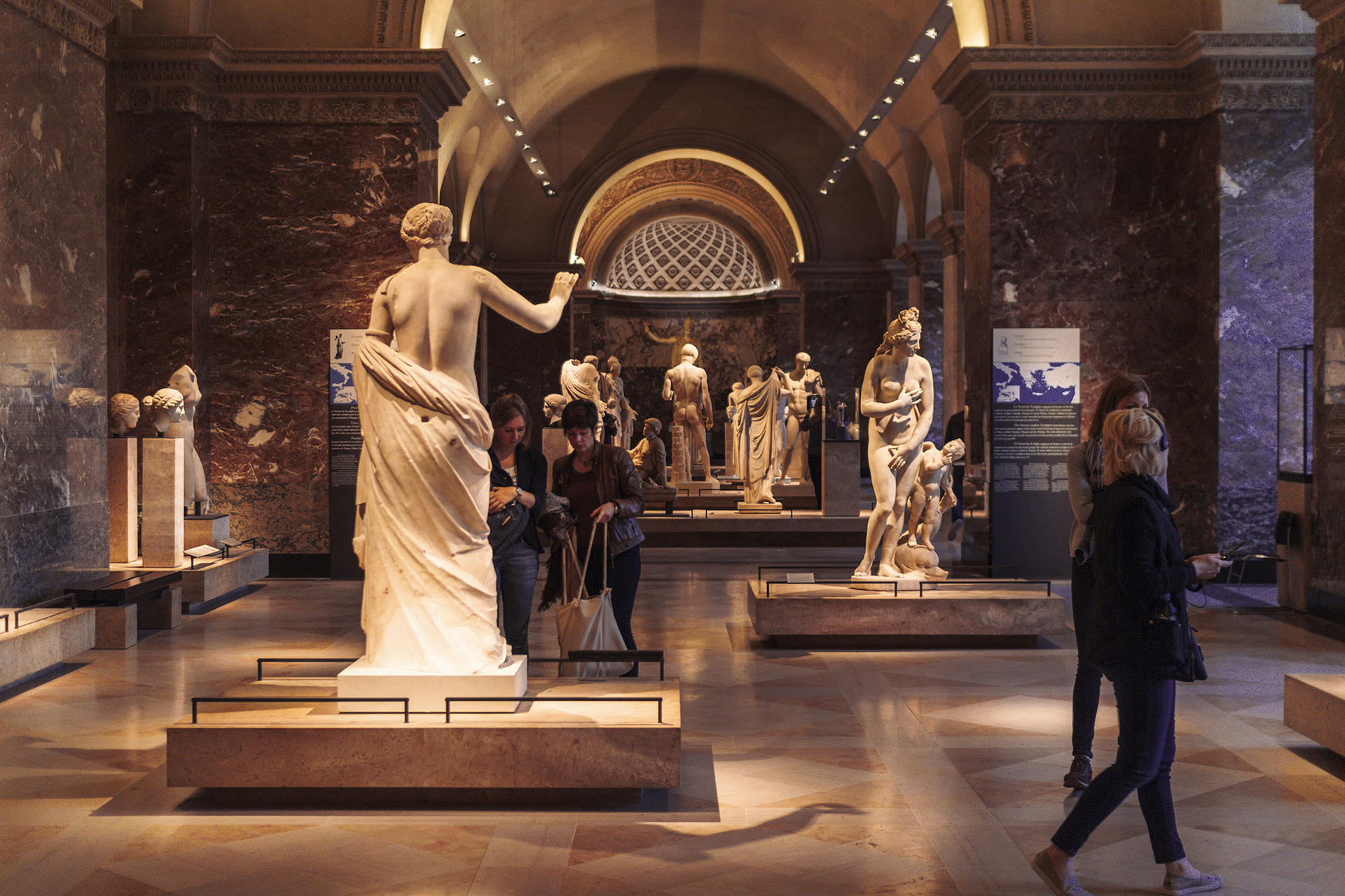 Louvre Museum small group guided tour at a peaceful time - Thumbnail 7