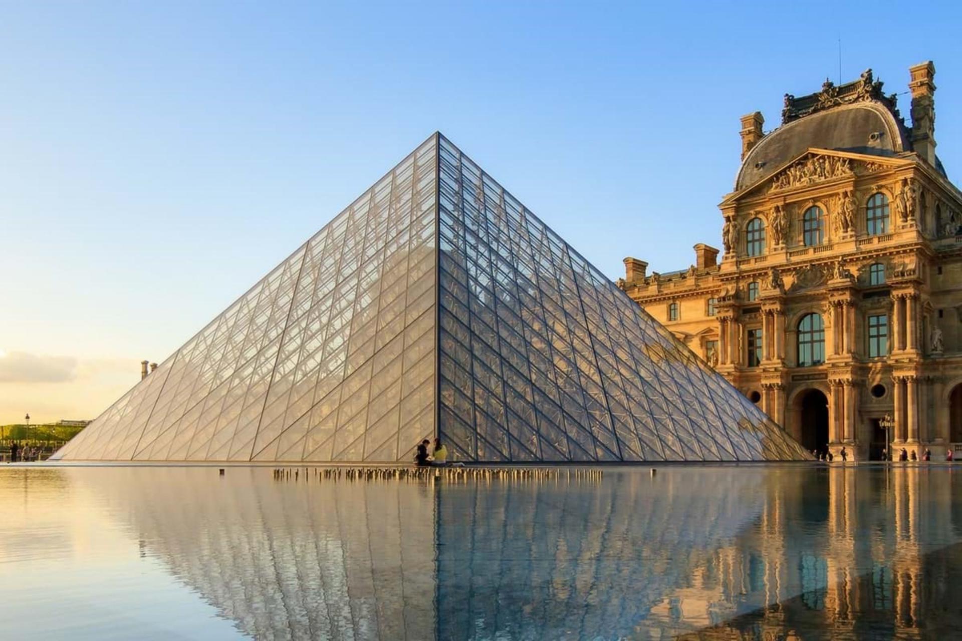 Louvre Museum with Mona Lisa Portrait Guided Tour in Paris - Image 1