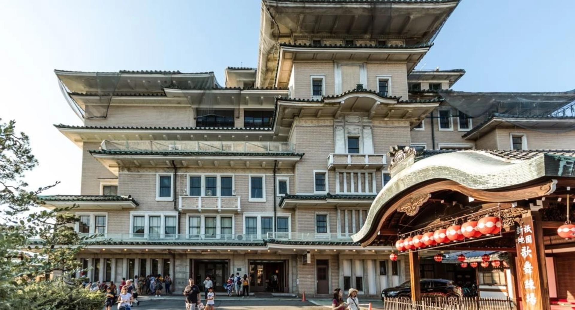 Private Kyoto Gion Highlights & Hidden Gems Tour with Local Guide - Thumbnail 3