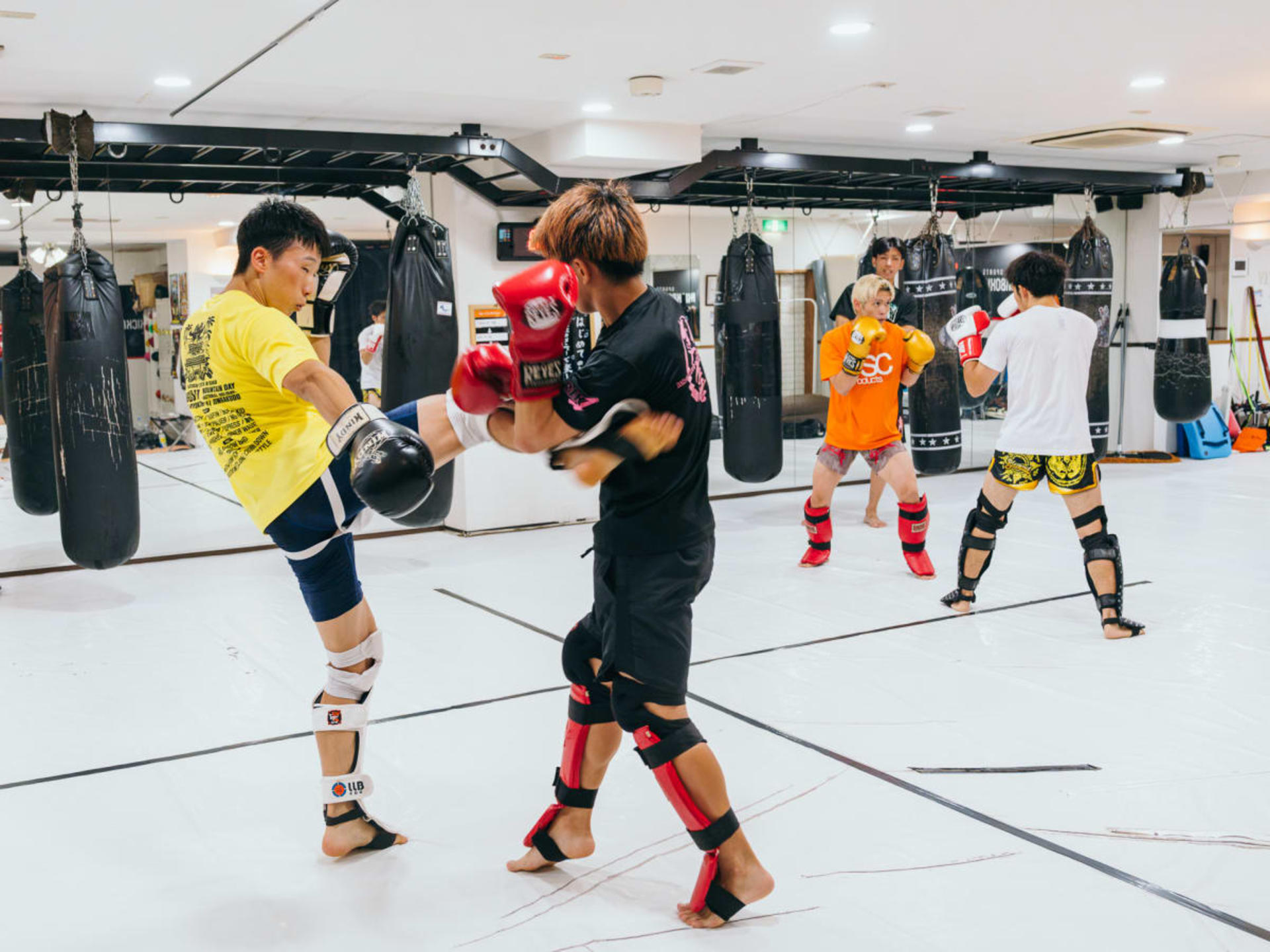 [Experience Tours Osaka]: Kickboxing with Pro Fighters - Thumbnail 30
