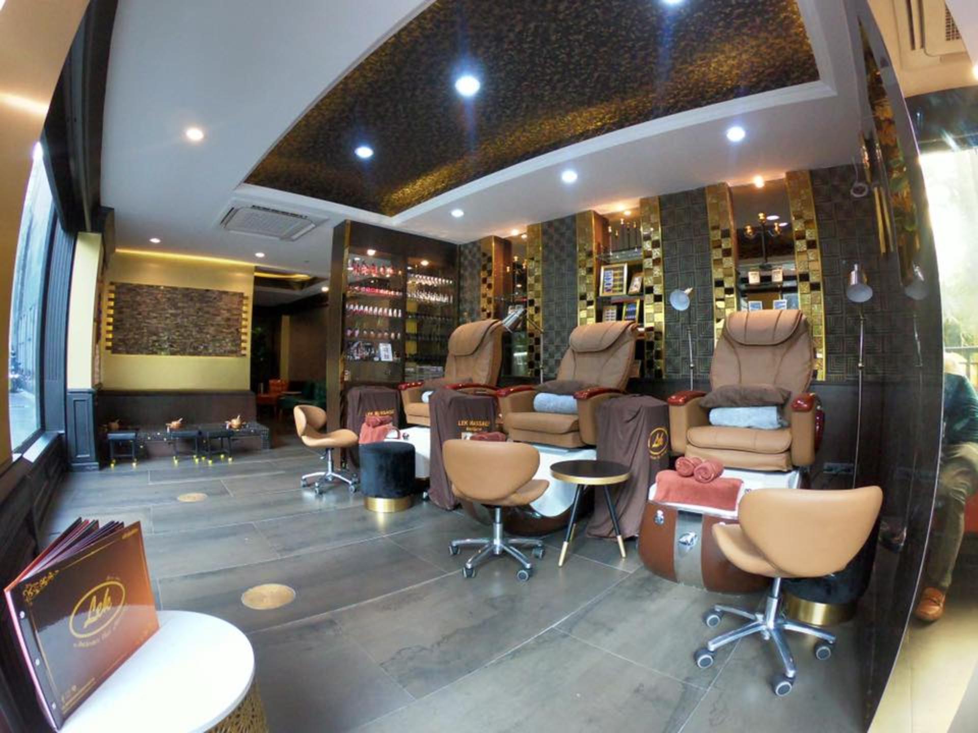 Lek Massage and Spa at BTS Nana Branch Experience in Bangkok - Thumbnail 3