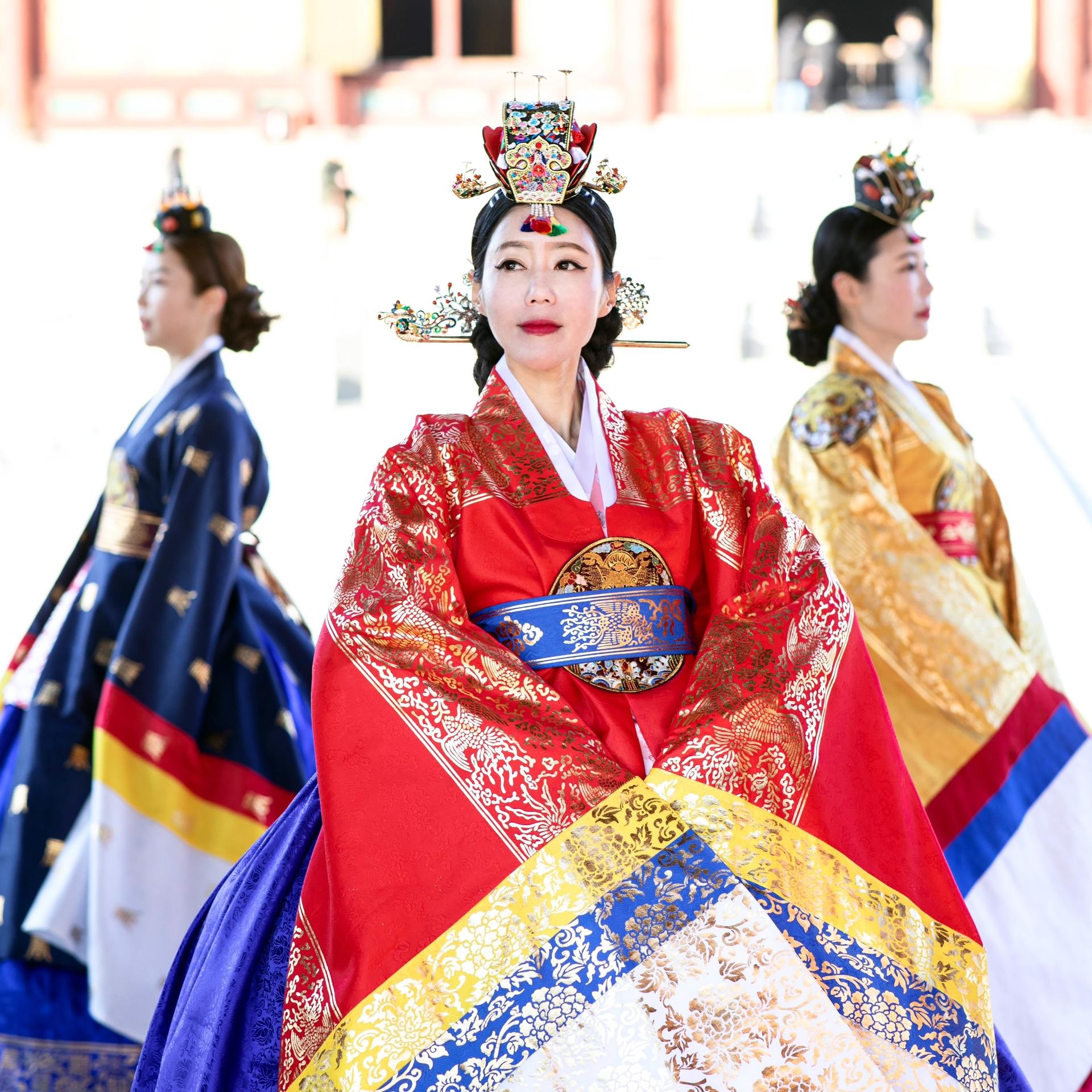 Yein Room(Korean Drama Style Hanbok) Changdeokgung Palace Hanbok - Image 1
