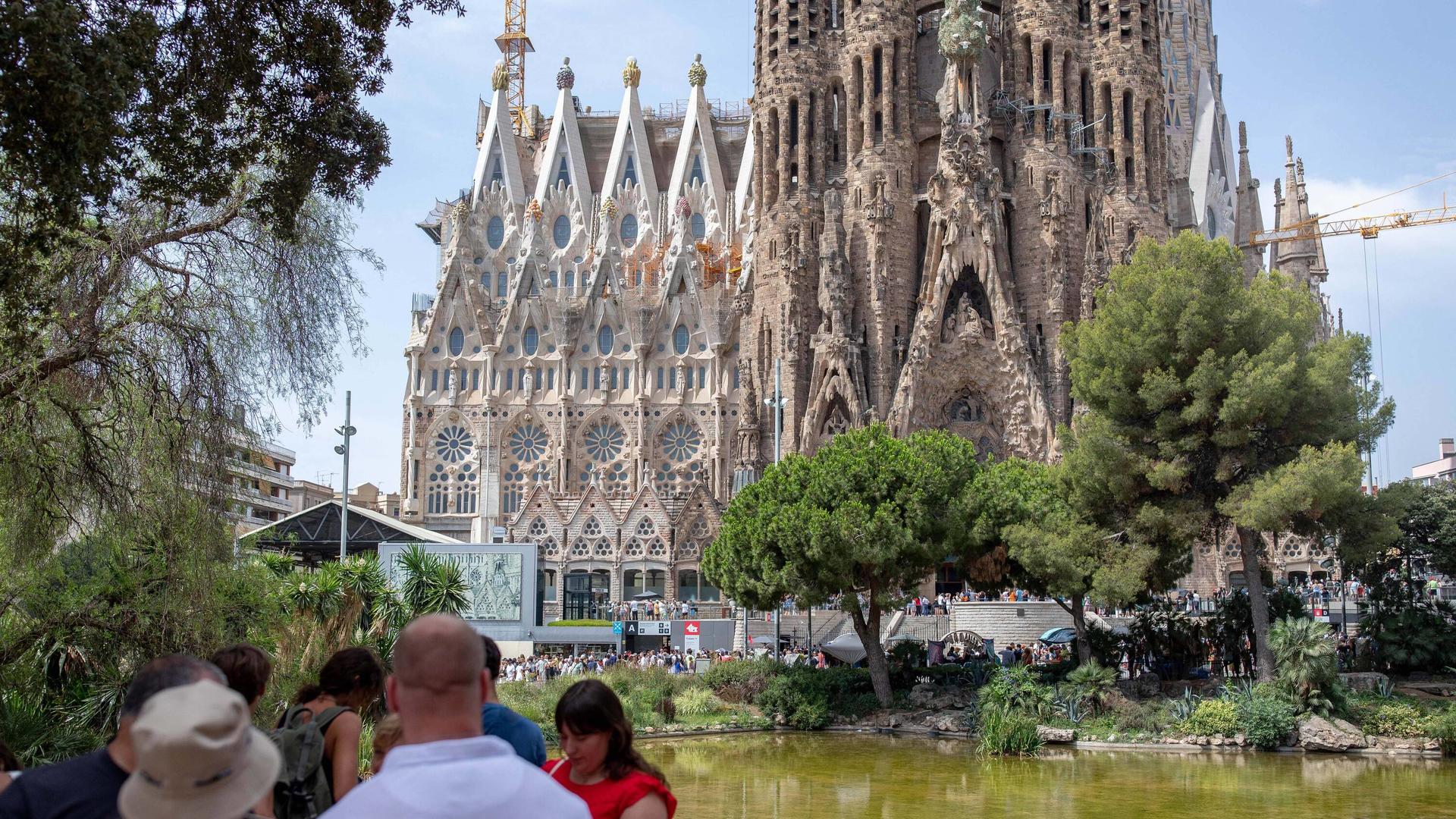 City sightseeing bike tour in Barcelona - Thumbnail 3