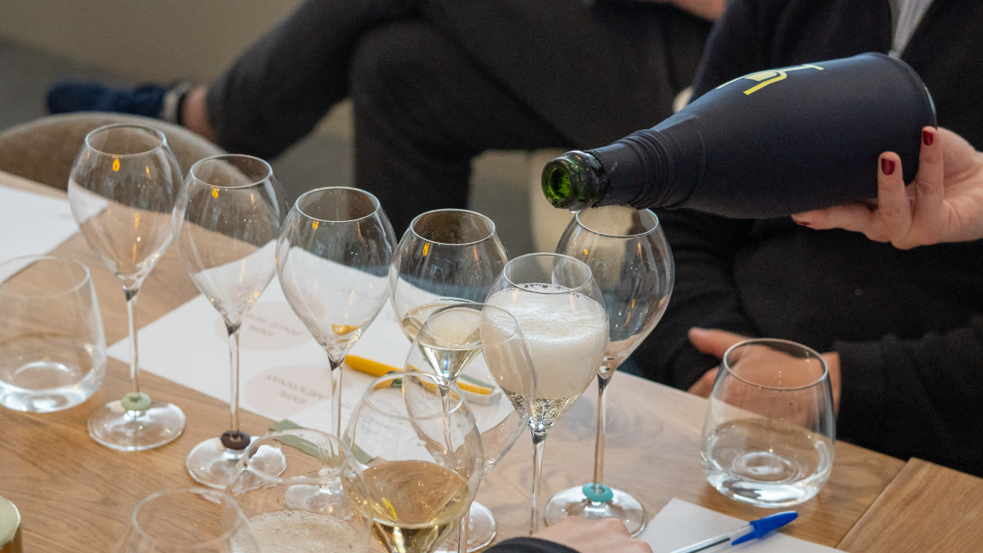 Champagne tasting and workshop experience in Reims - Thumbnail 6