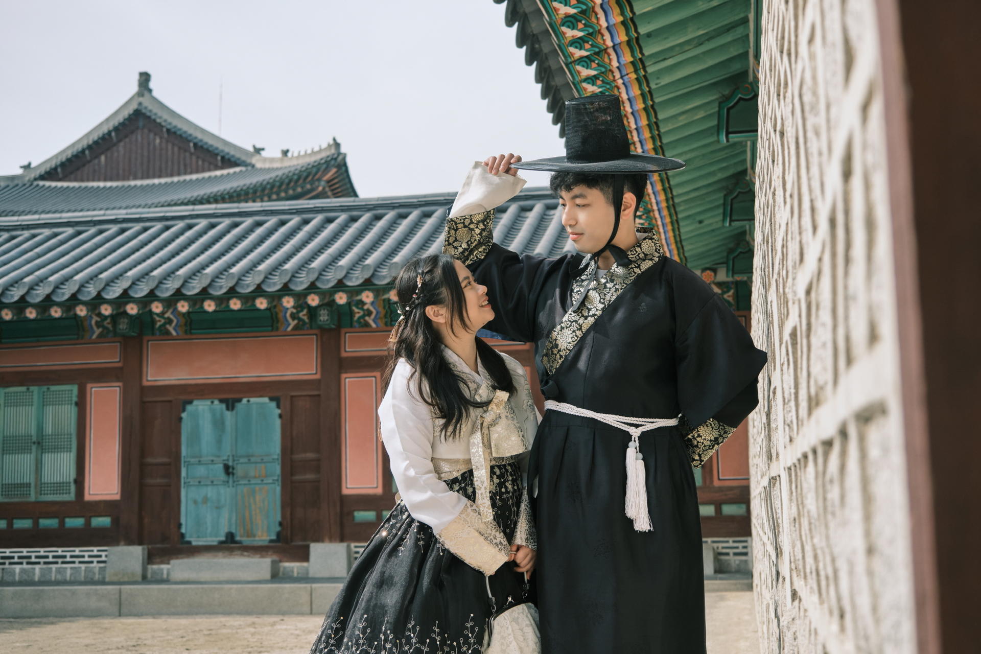 Cinematic Hanbok Photoshoot Experience - Thumbnail 14