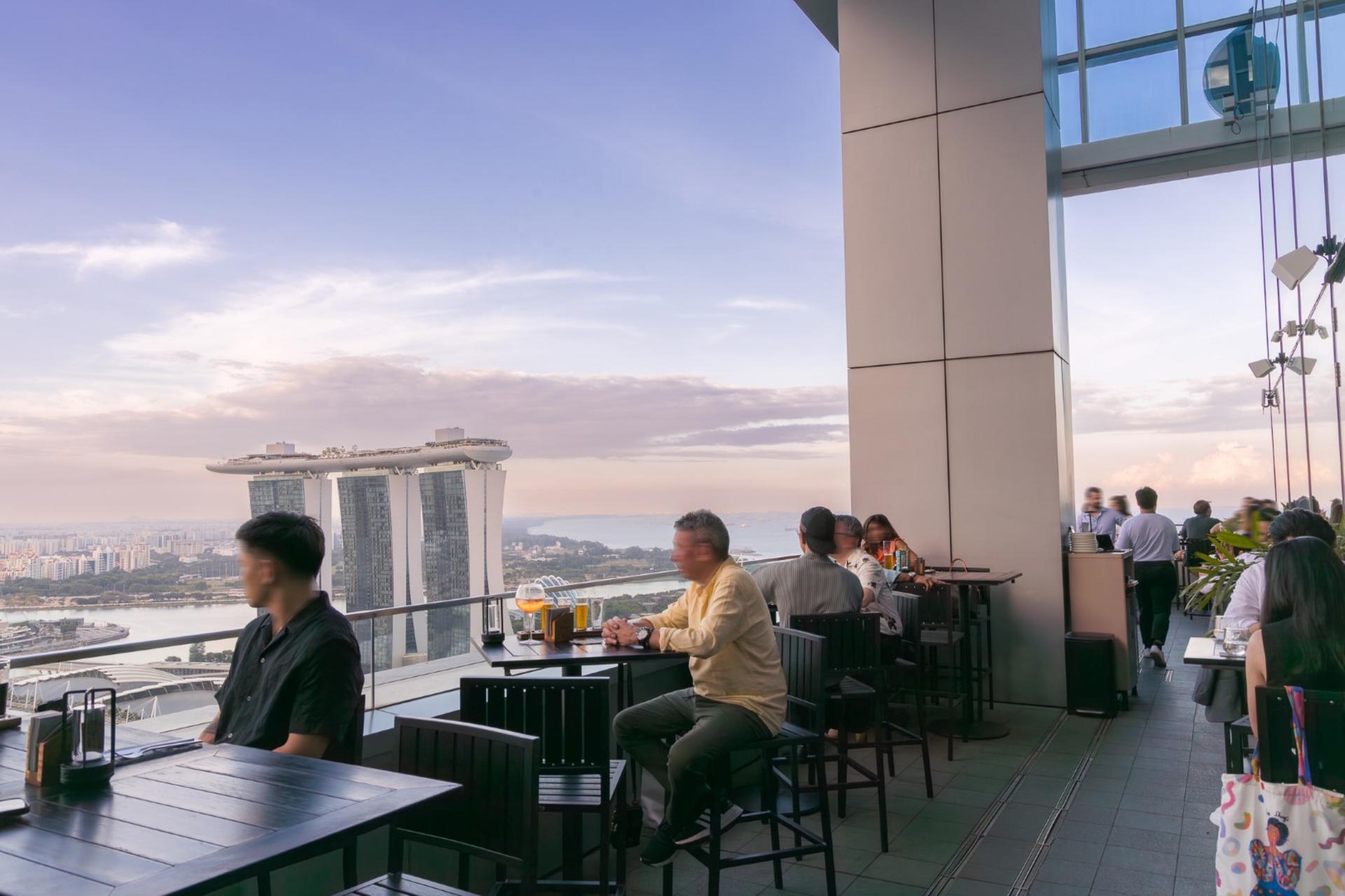 LeVeL33 Craft-Brewery Restaurant & Lounge in Singapore  - Thumbnail 12