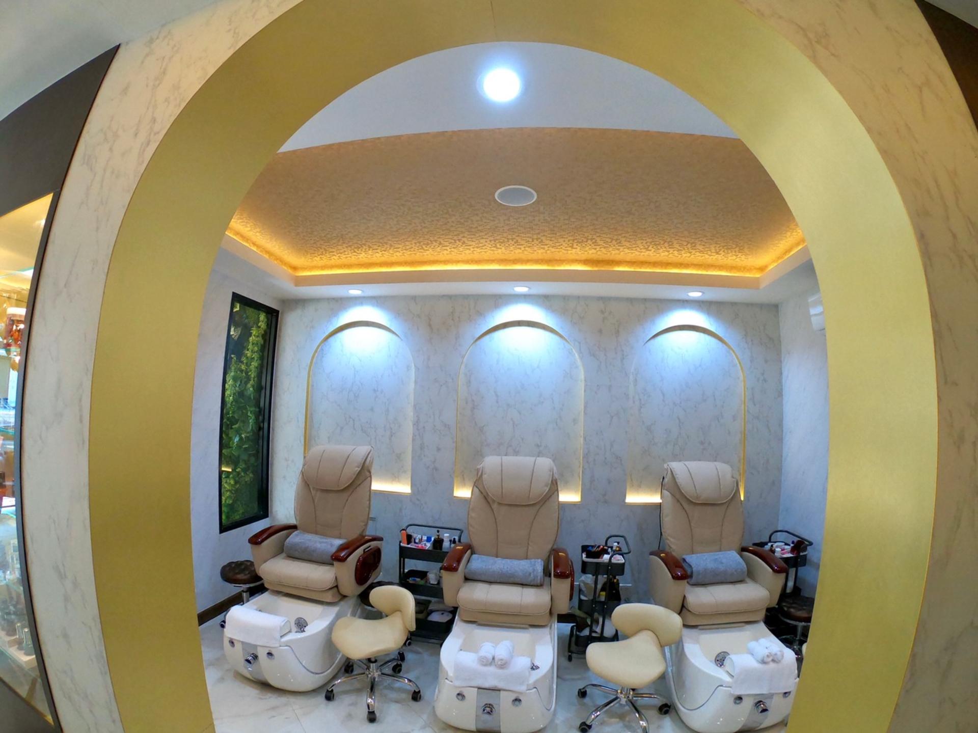 Nails, Eyelash, and Waxing Beauty Experience by Lek Massage - Thumbnail 12