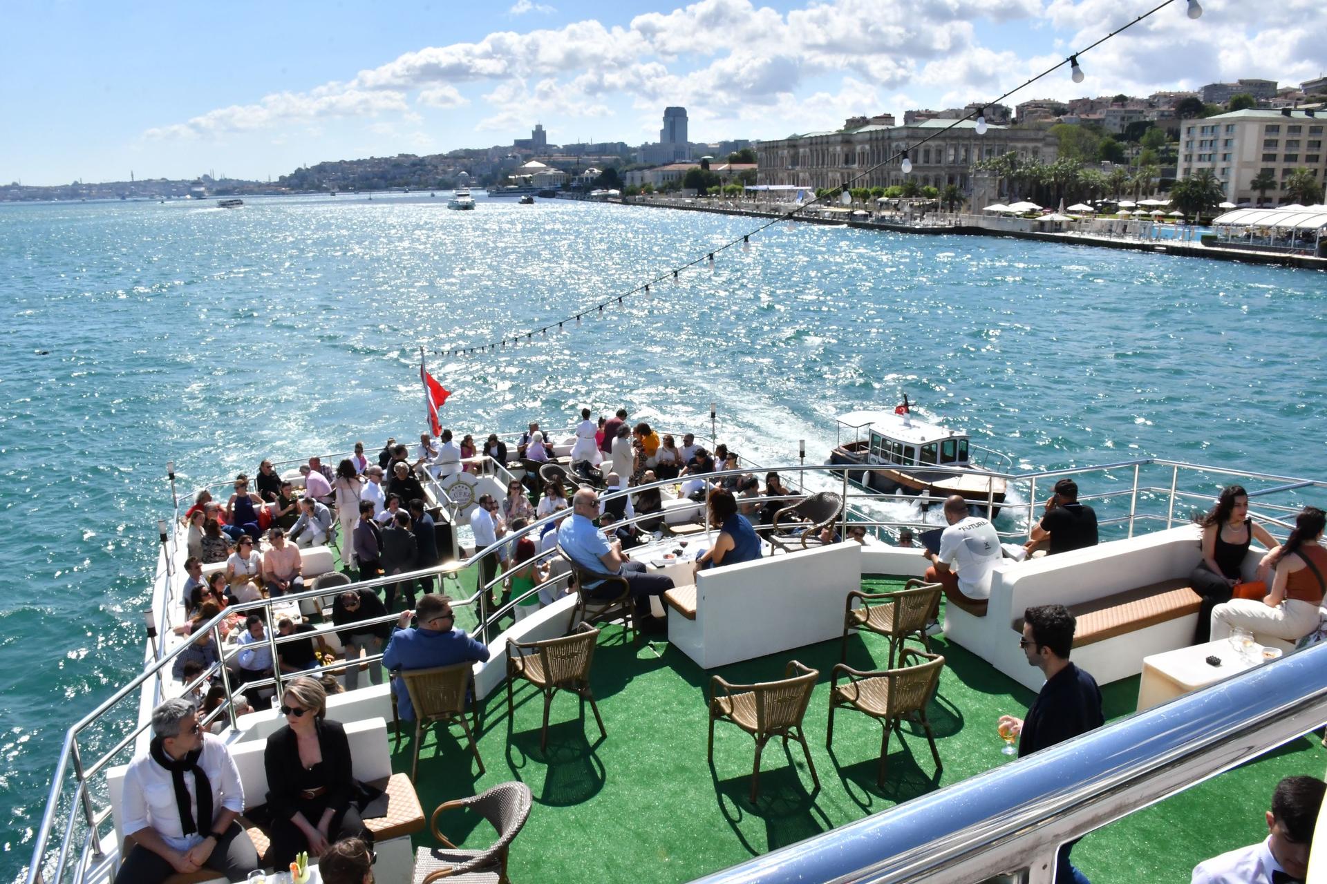 Mega Lufer Sightseeing Cruise with Audio Guide in Istanbul - Thumbnail 23