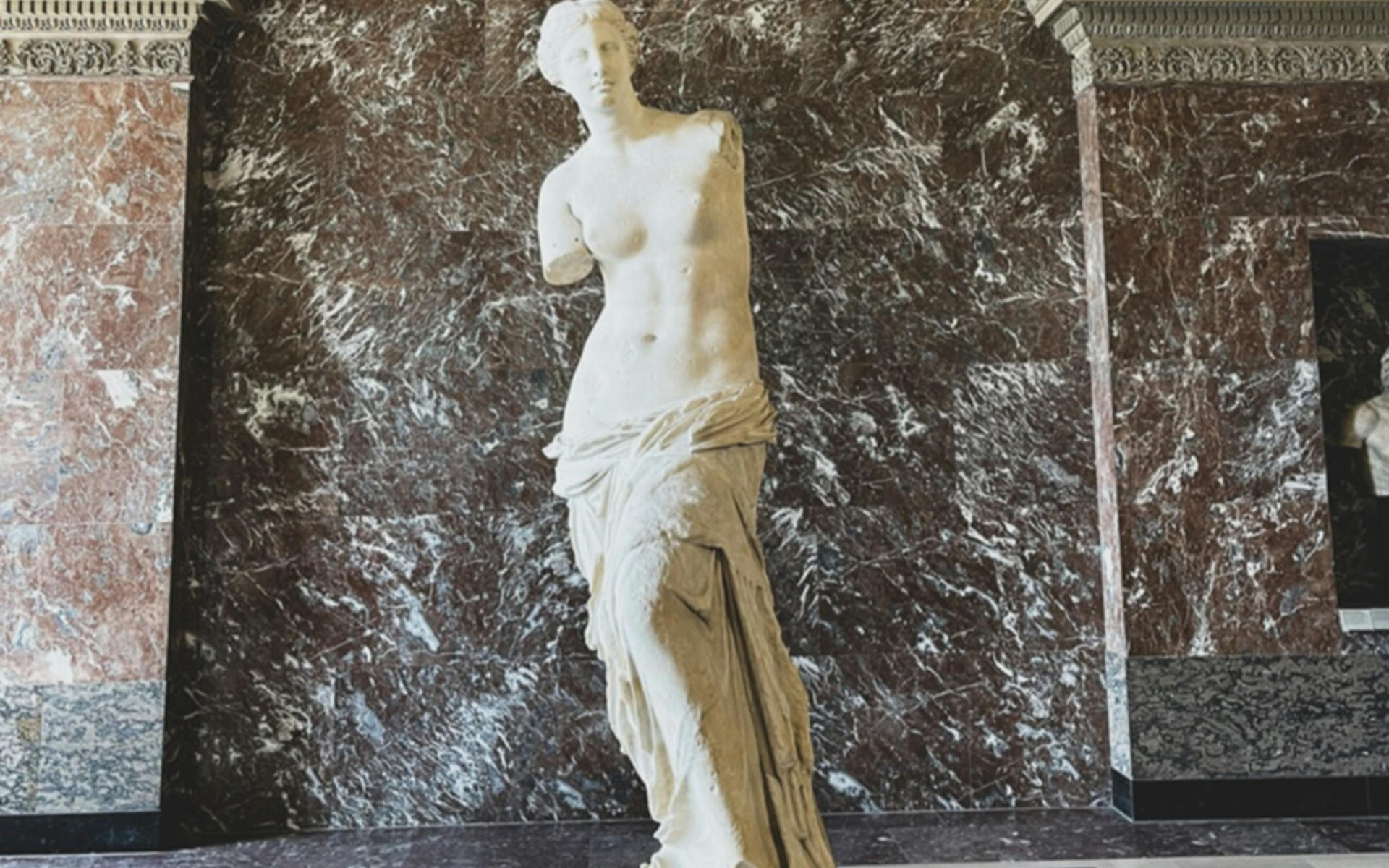 Louvre Museum Entry Ticket & Audio Tour - Thumbnail 5
