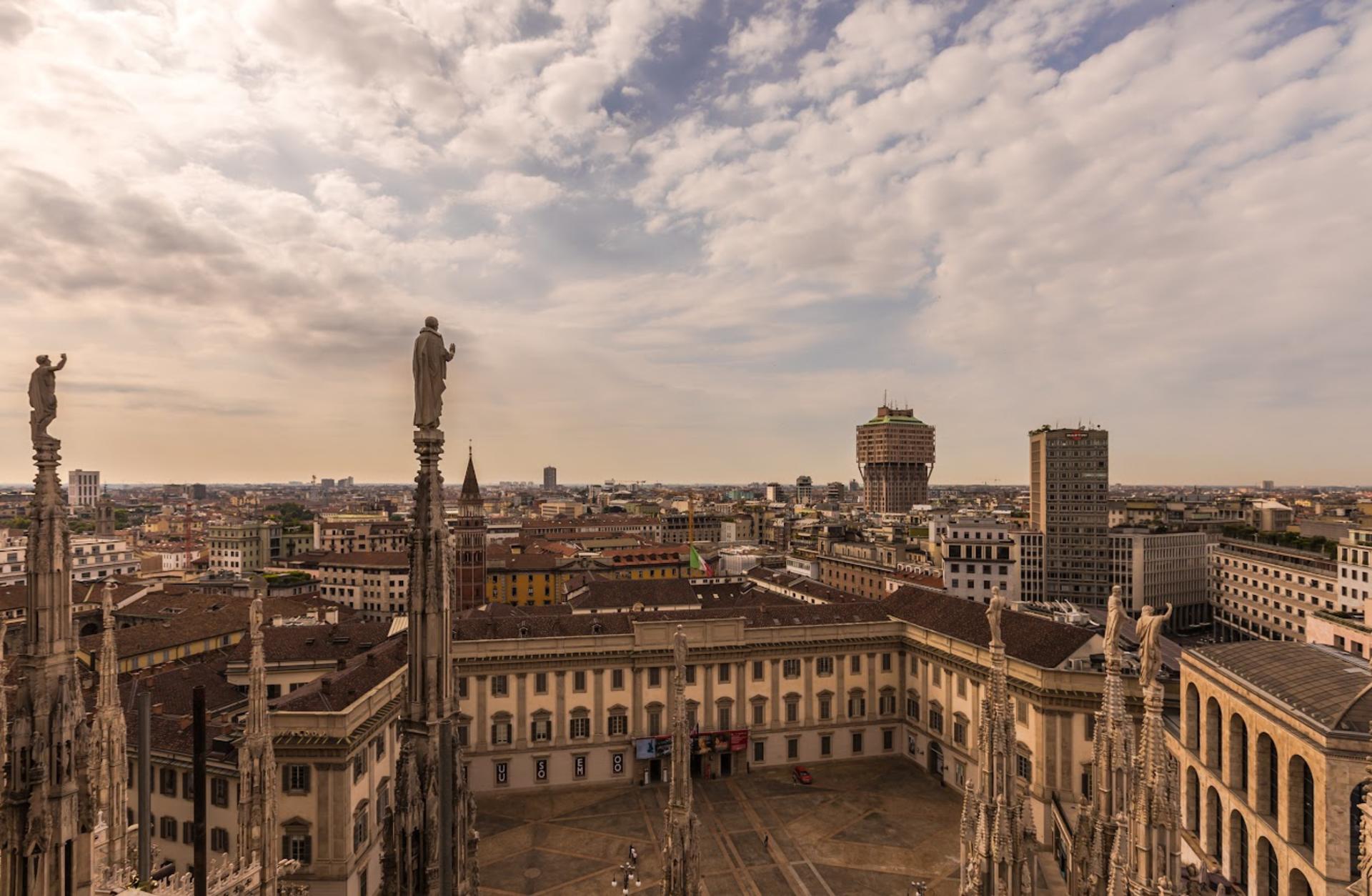 Milan Duomo and Rooftop Tour - Image 1