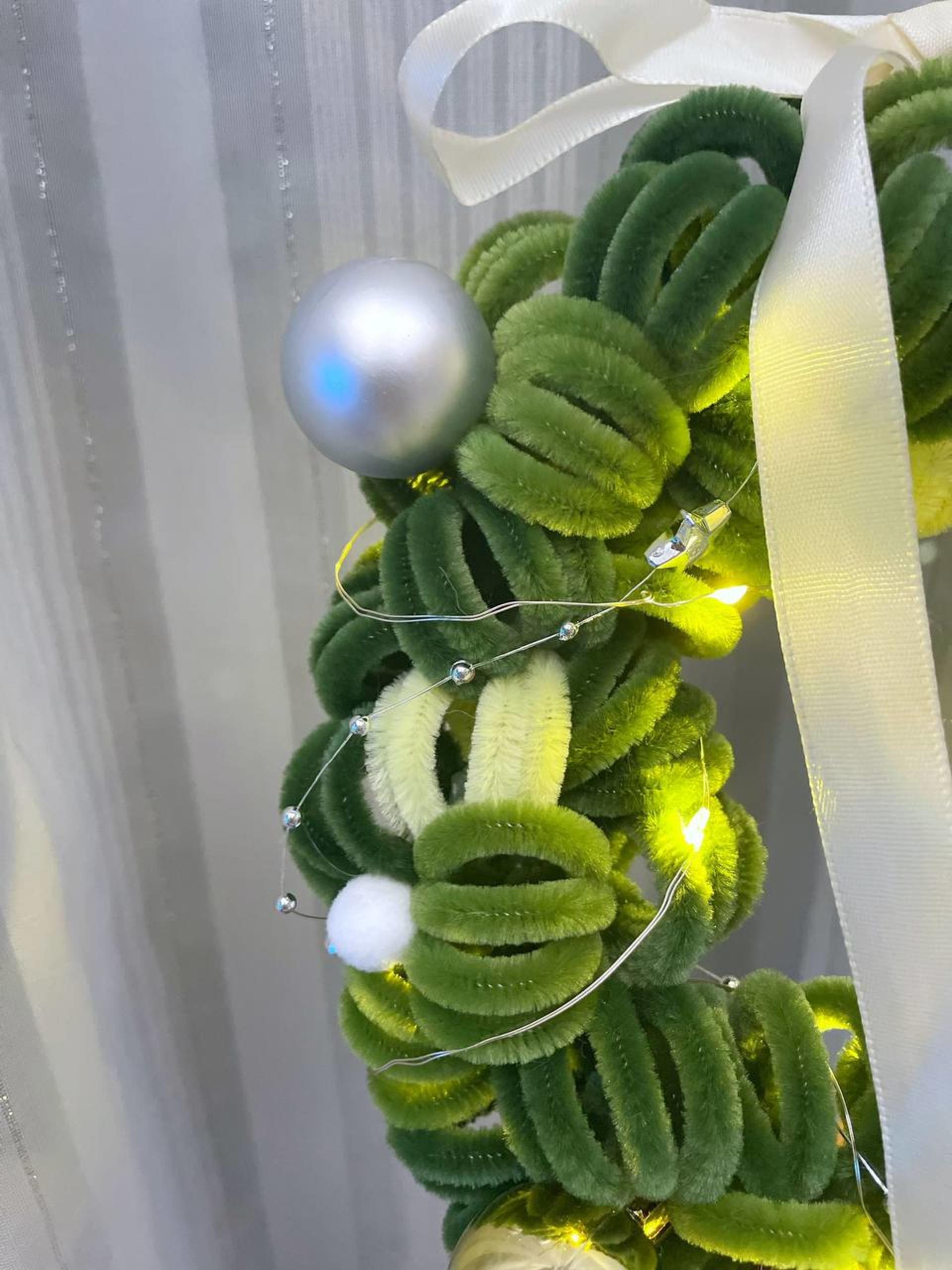 Christmas Tree and Wreath - Pipe Cleaner Workshop - Thumbnail 6
