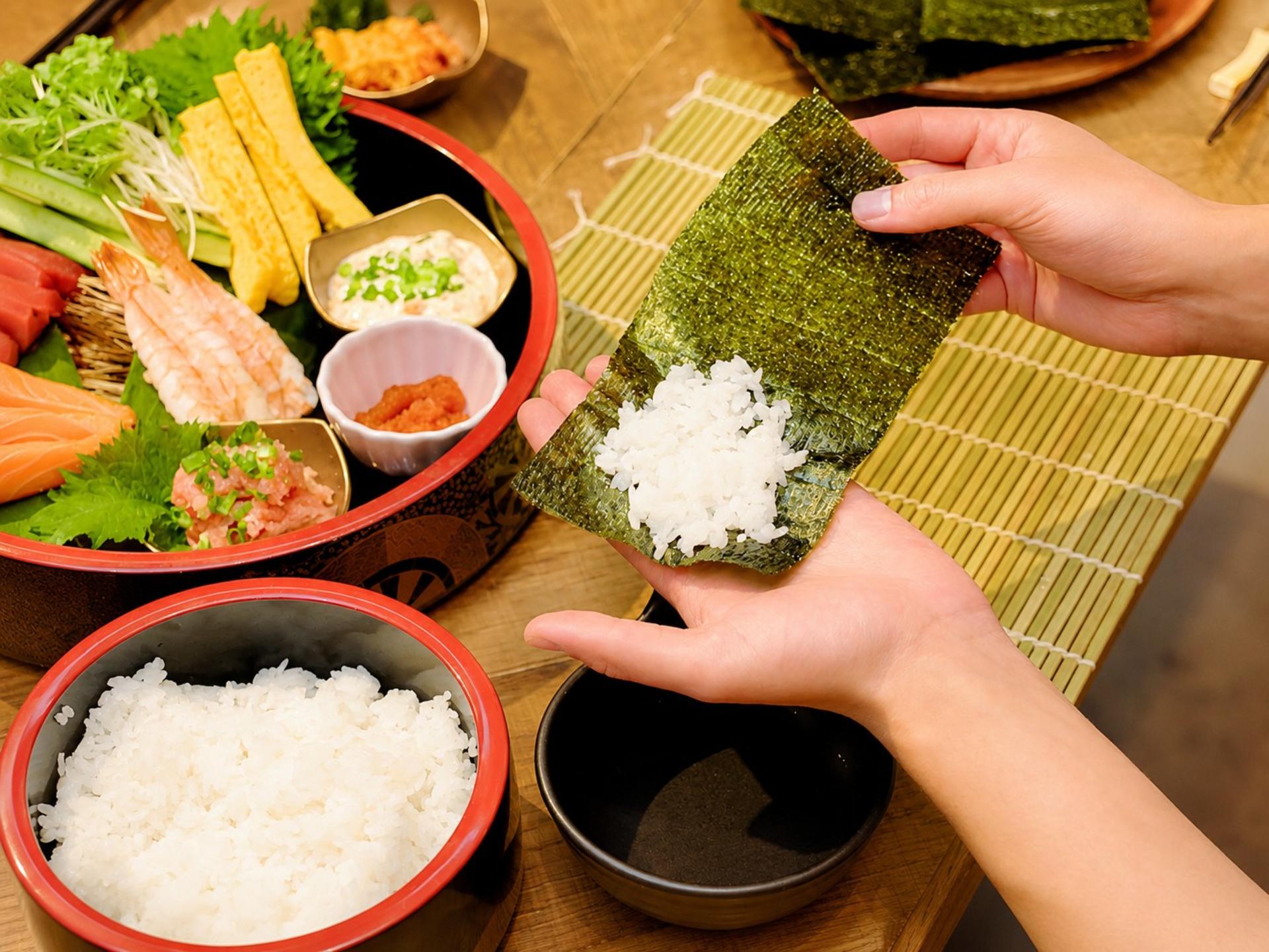 Tokyo: Sushi Making Class in Shibuya Hand Rolled with Master - Thumbnail 6