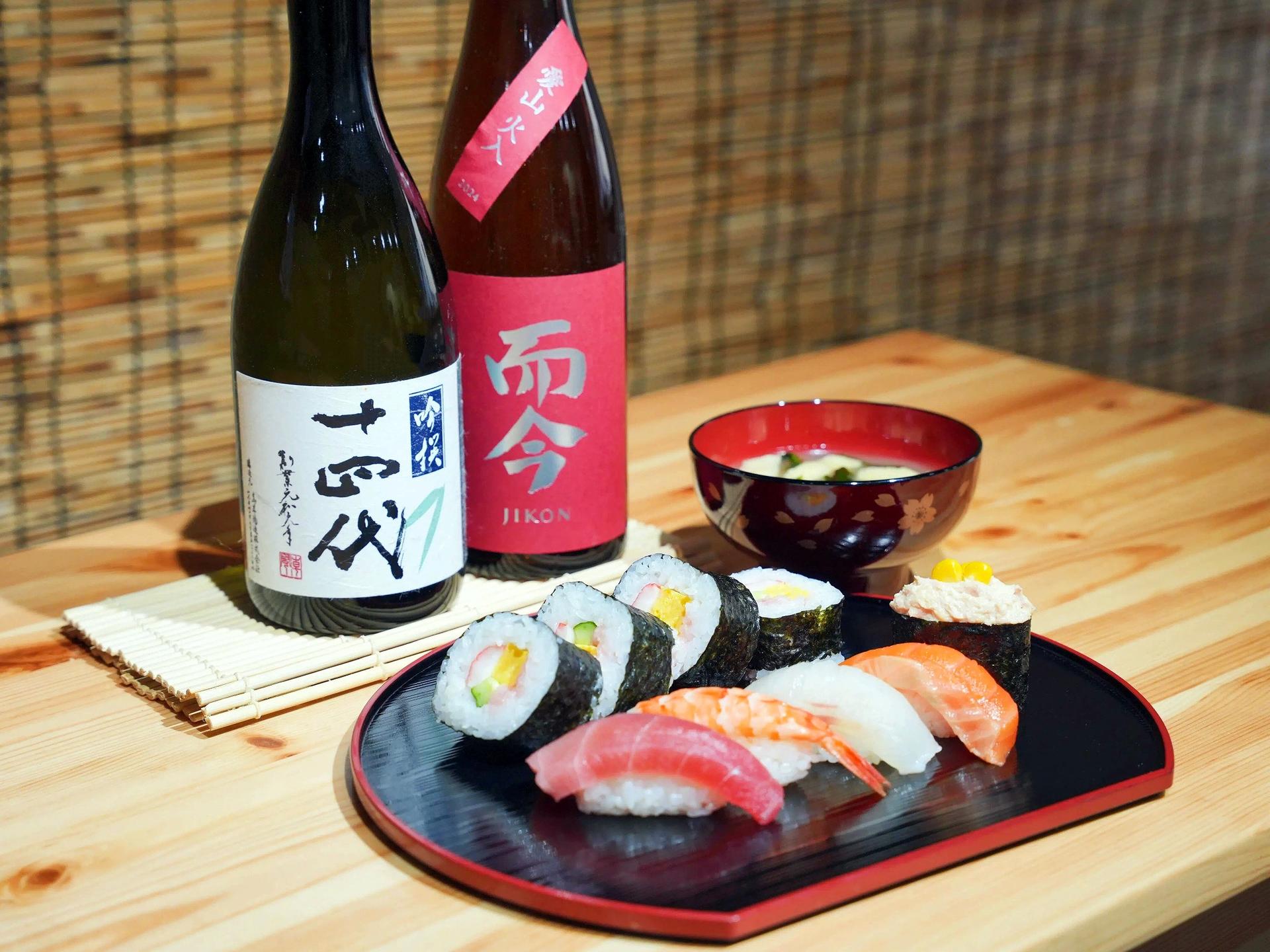 Sushi making class in Tokyo Tsukiji fish market with Pro sushi chef - Thumbnail 24