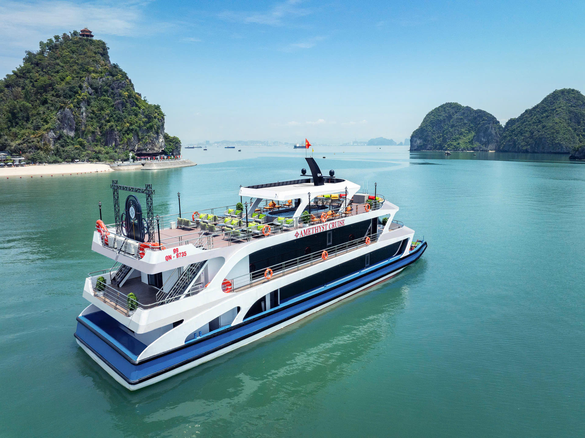 Amethyst Luxury Day Cruise: Ha Long Bay with Sung Sot & Ti Top - Thumbnail 2