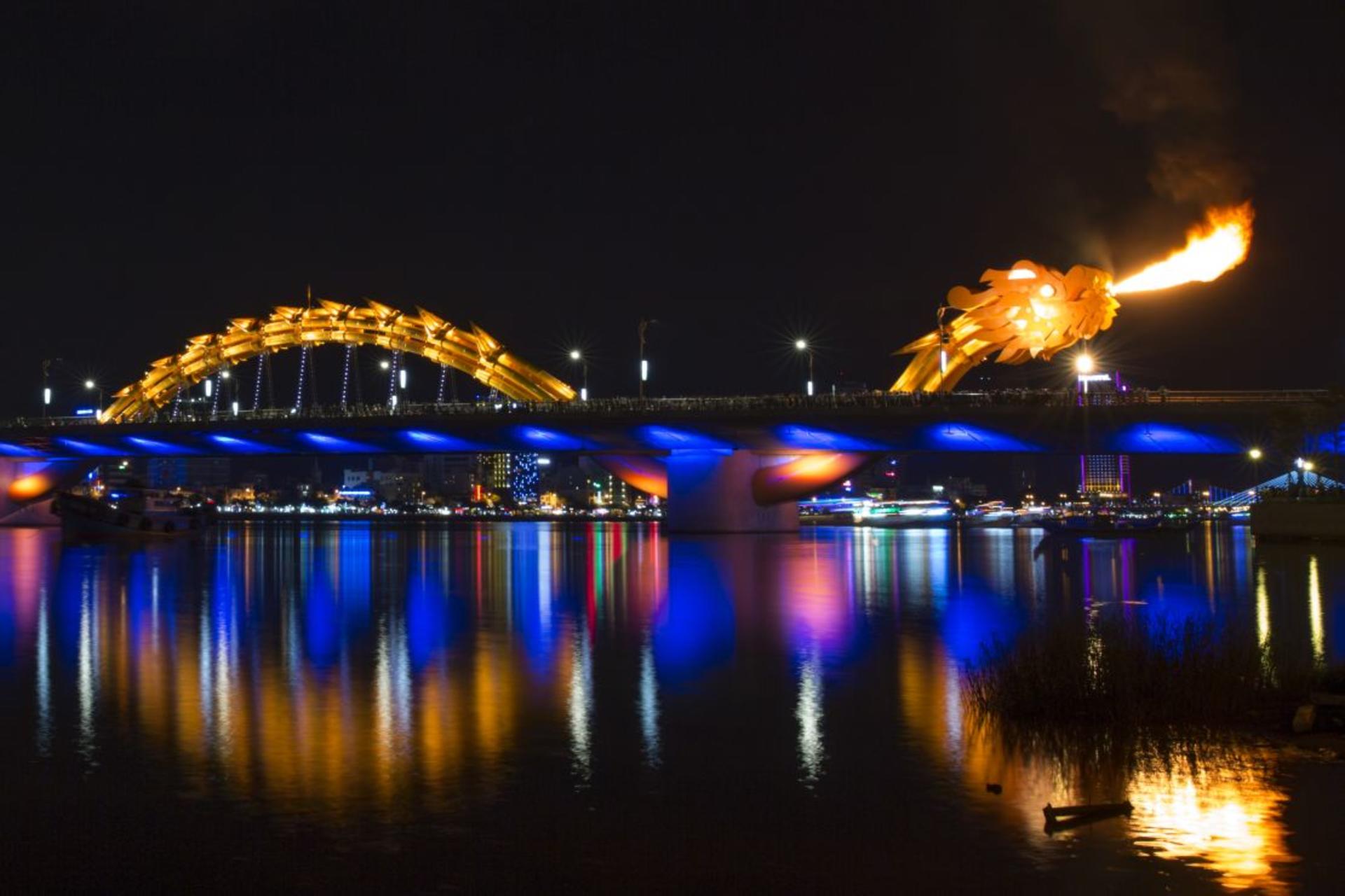 Han River by Night by Phu Quy Cruise in Da Nang - Thumbnail 7