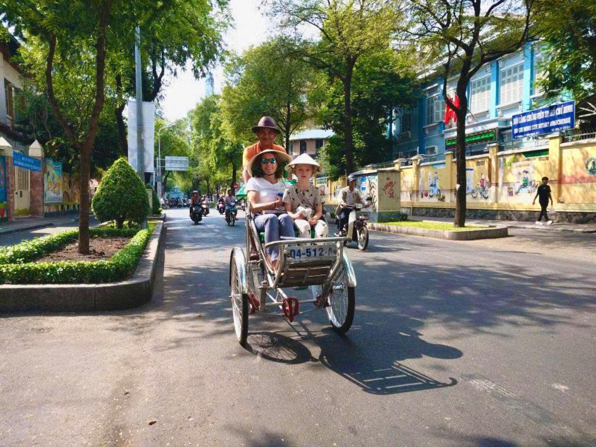 Ho Chi Minh 4-Hour Private Cyclo Tour: Chinatown, Temple & Local Pho - Thumbnail 3