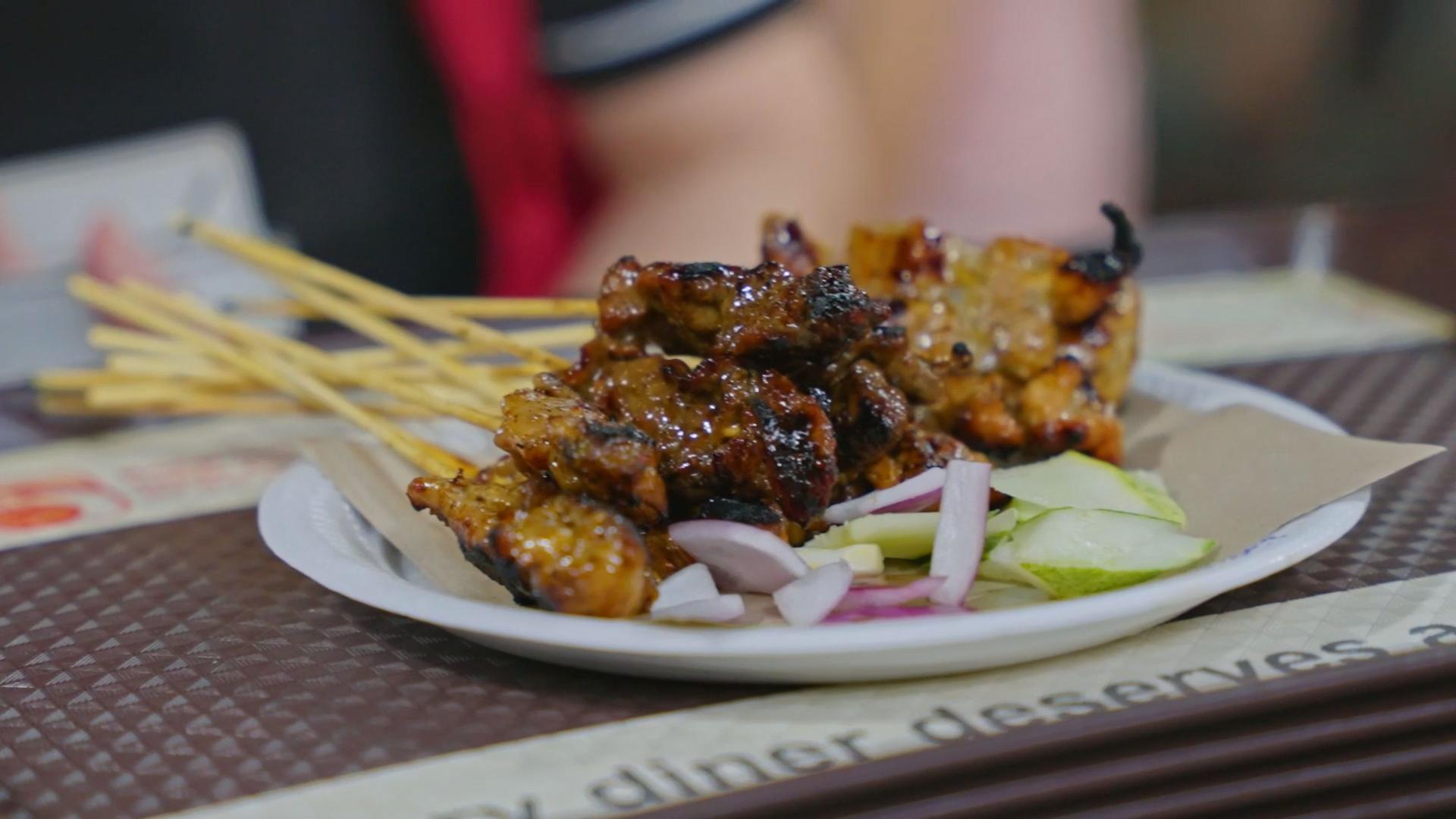 Chinatown Cultural Food Hunt Experience in Singapore - Thumbnail 5