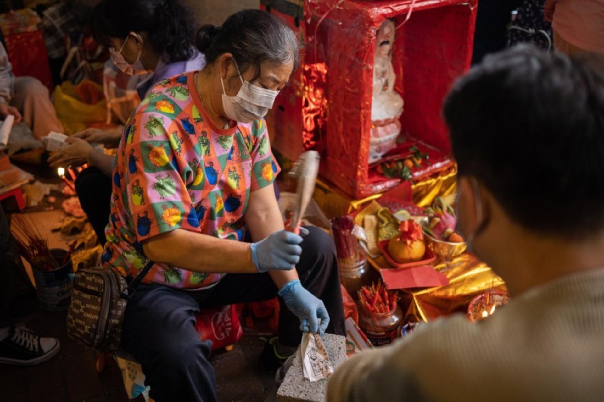 Hong Kong Villains Hitting & Fire Dragon Cultural Heritage Tour - Image 1