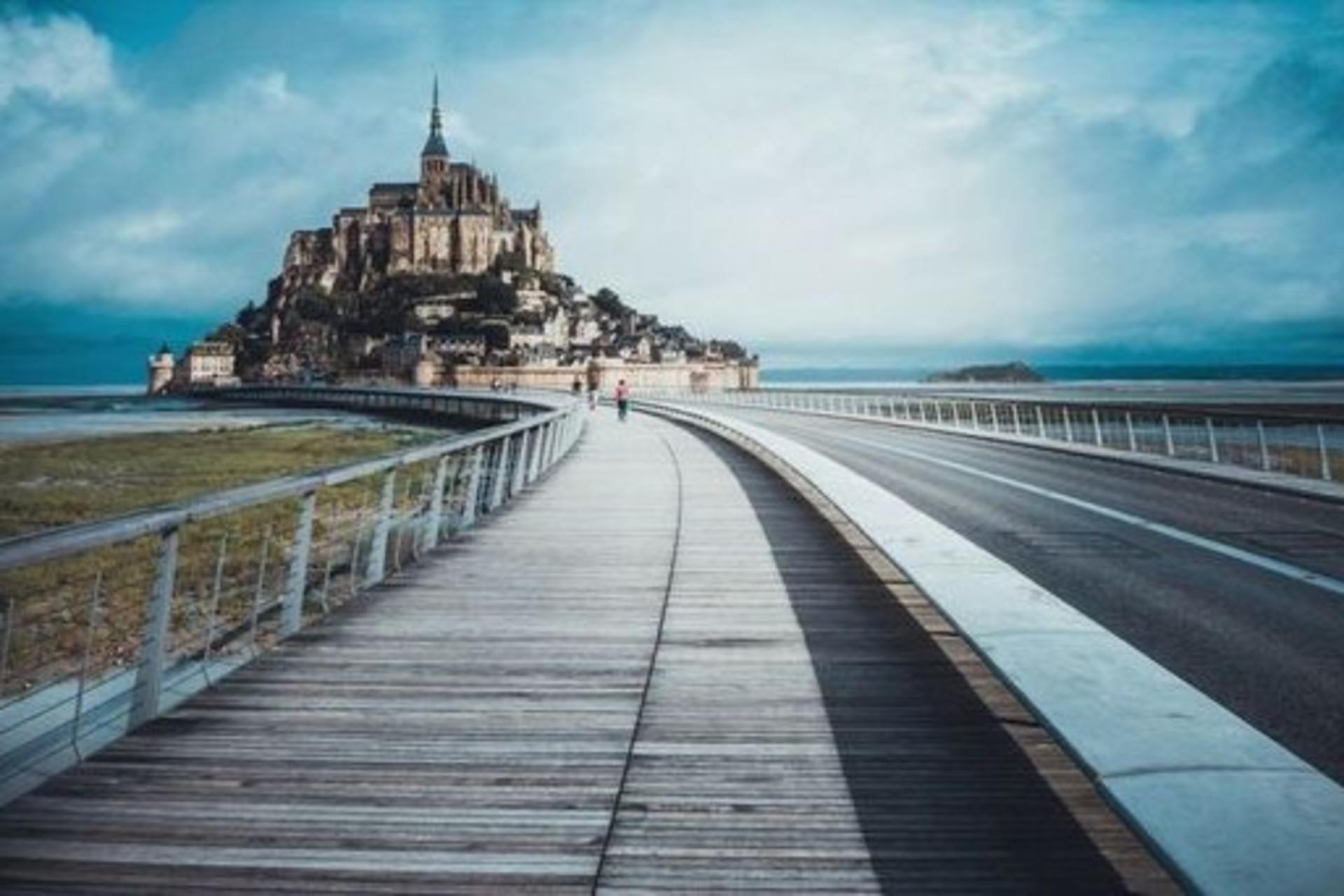 Paris Mont Saint-Michel 2-Hour Historical Walking Tour - Thumbnail 3