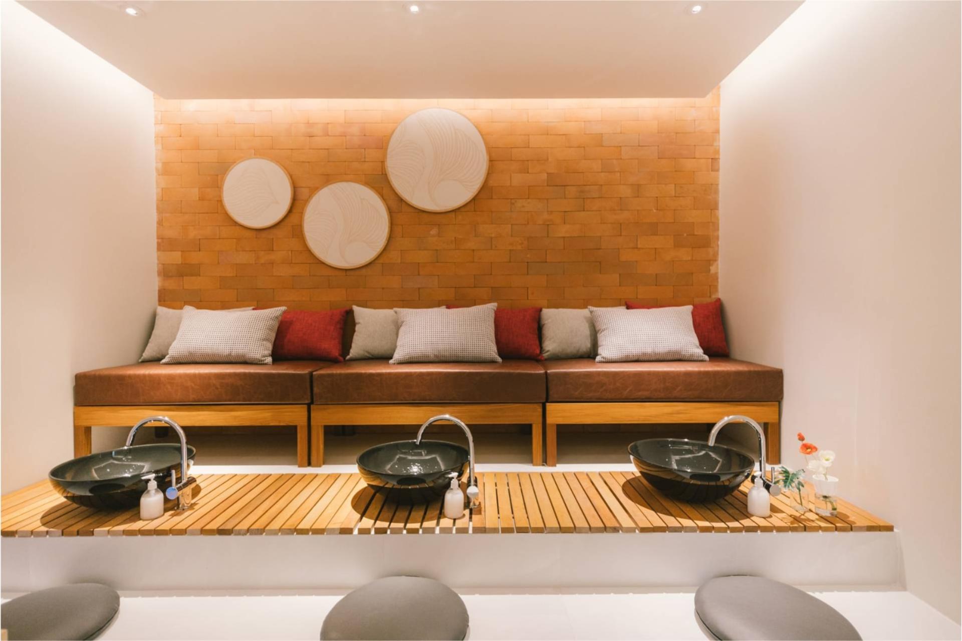 Let's Relax Spa at Silom Edge in Bangkok - Thumbnail 3