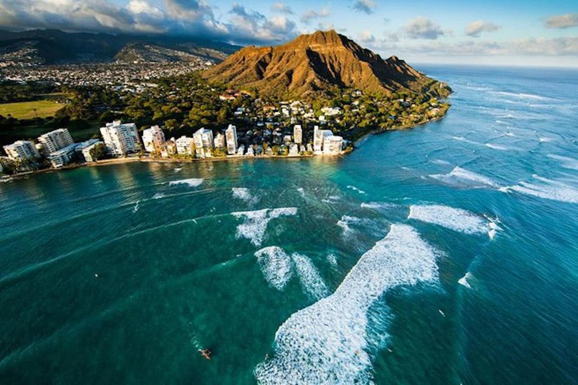 Oahu's Royal Crown 60 Minutes Helicopter Doors On/Doors Off Tour - Thumbnail 8