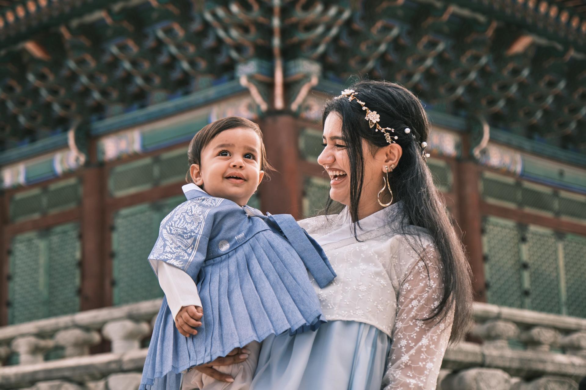 Cinematic Hanbok Photoshoot Experience - Thumbnail 3