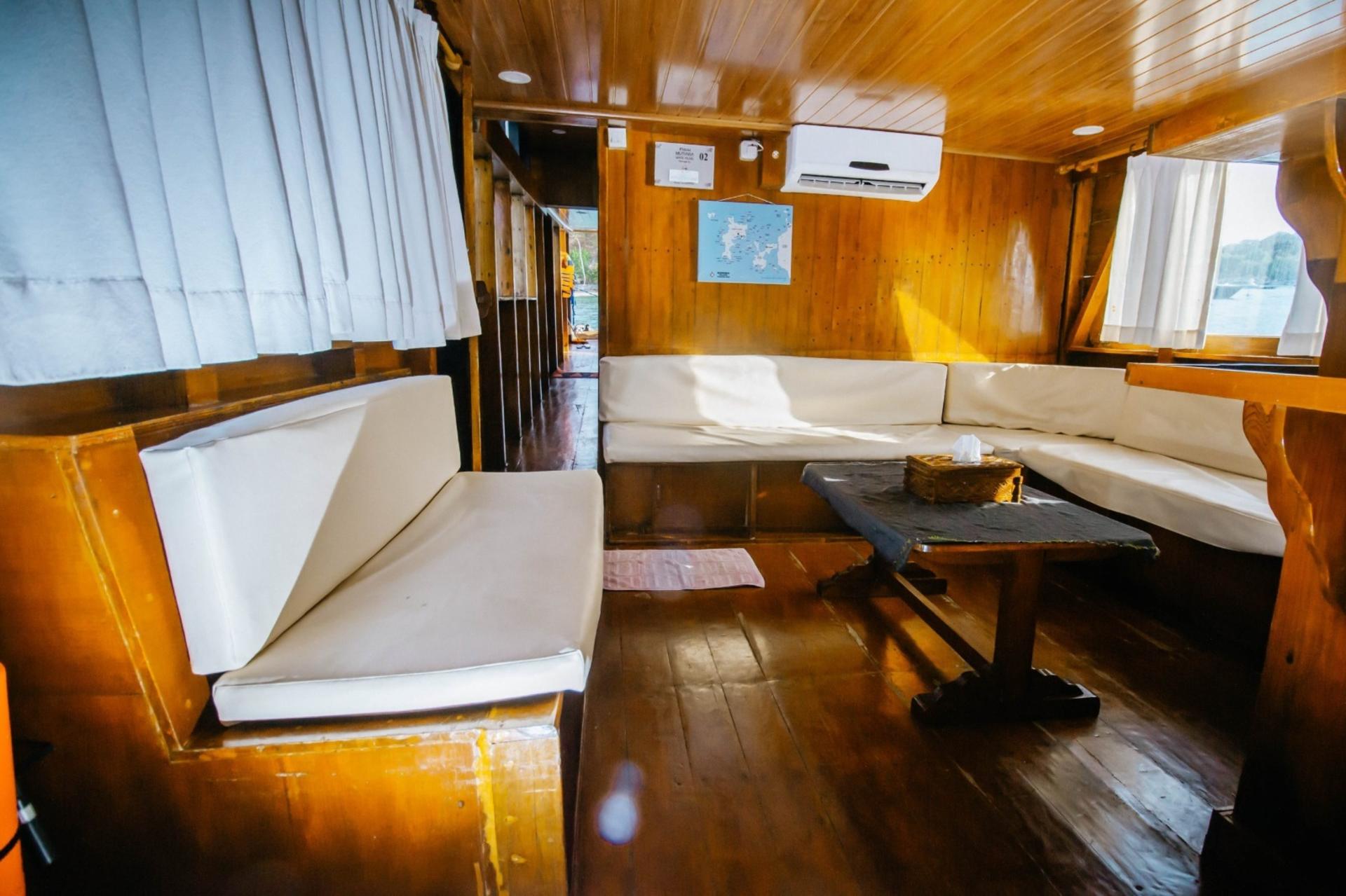 Labuan Bajo Private Full-Day Phinisi Yacht Experience - Thumbnail 2