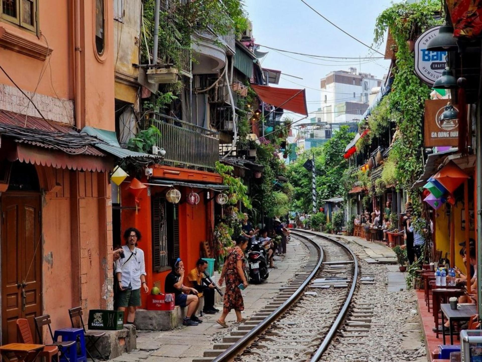 Hanoi Exclusive Craft Beer Bus: Cultural Sightseeing City Tour - Thumbnail 2