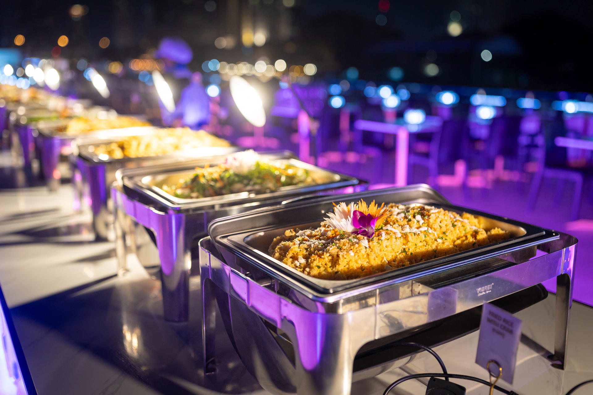 The Luxury White Dinner Cruise in Bangkok - Thumbnail 9