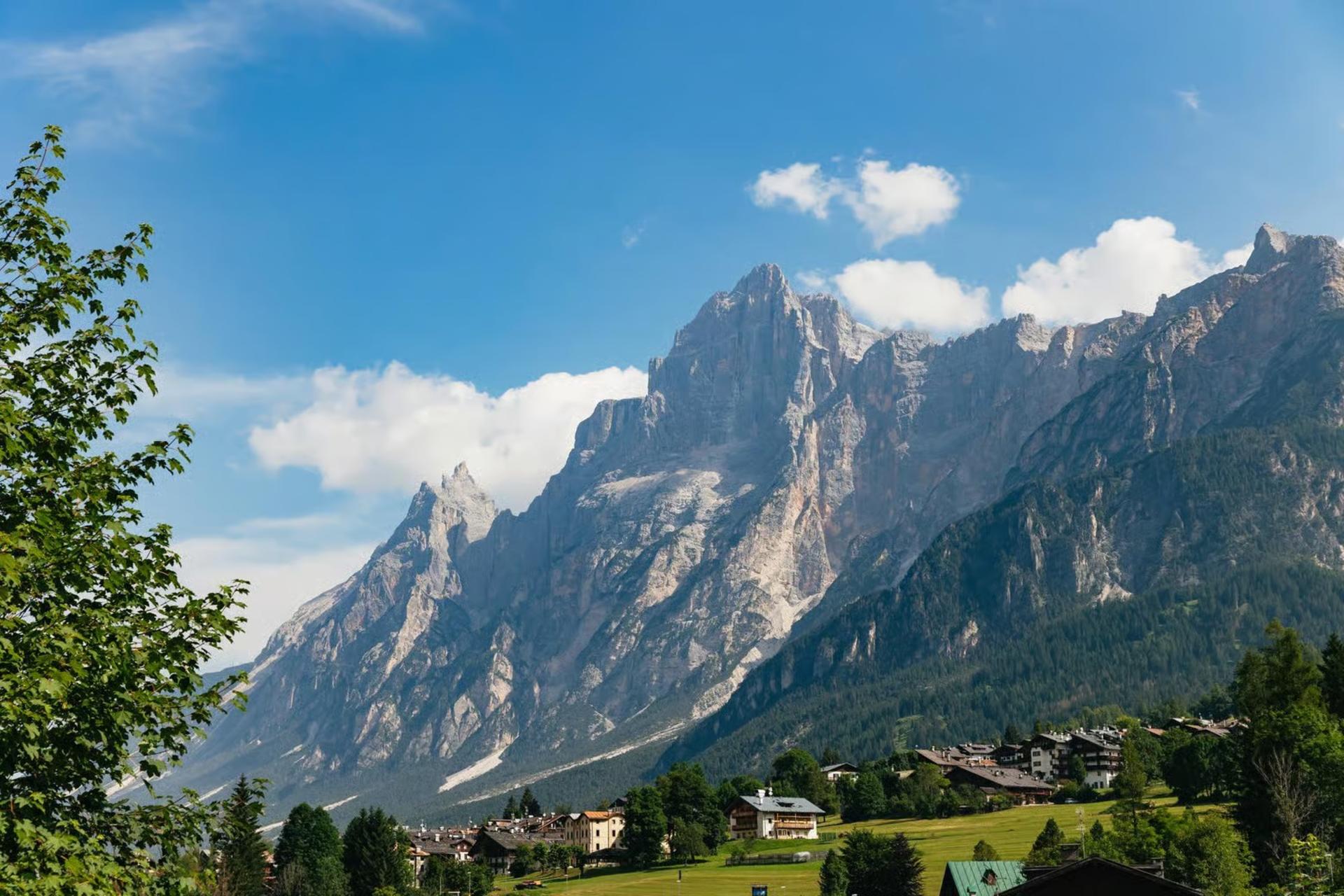 Lake Braies & Dolomites Full-Day Small Group Tour - Thumbnail 2