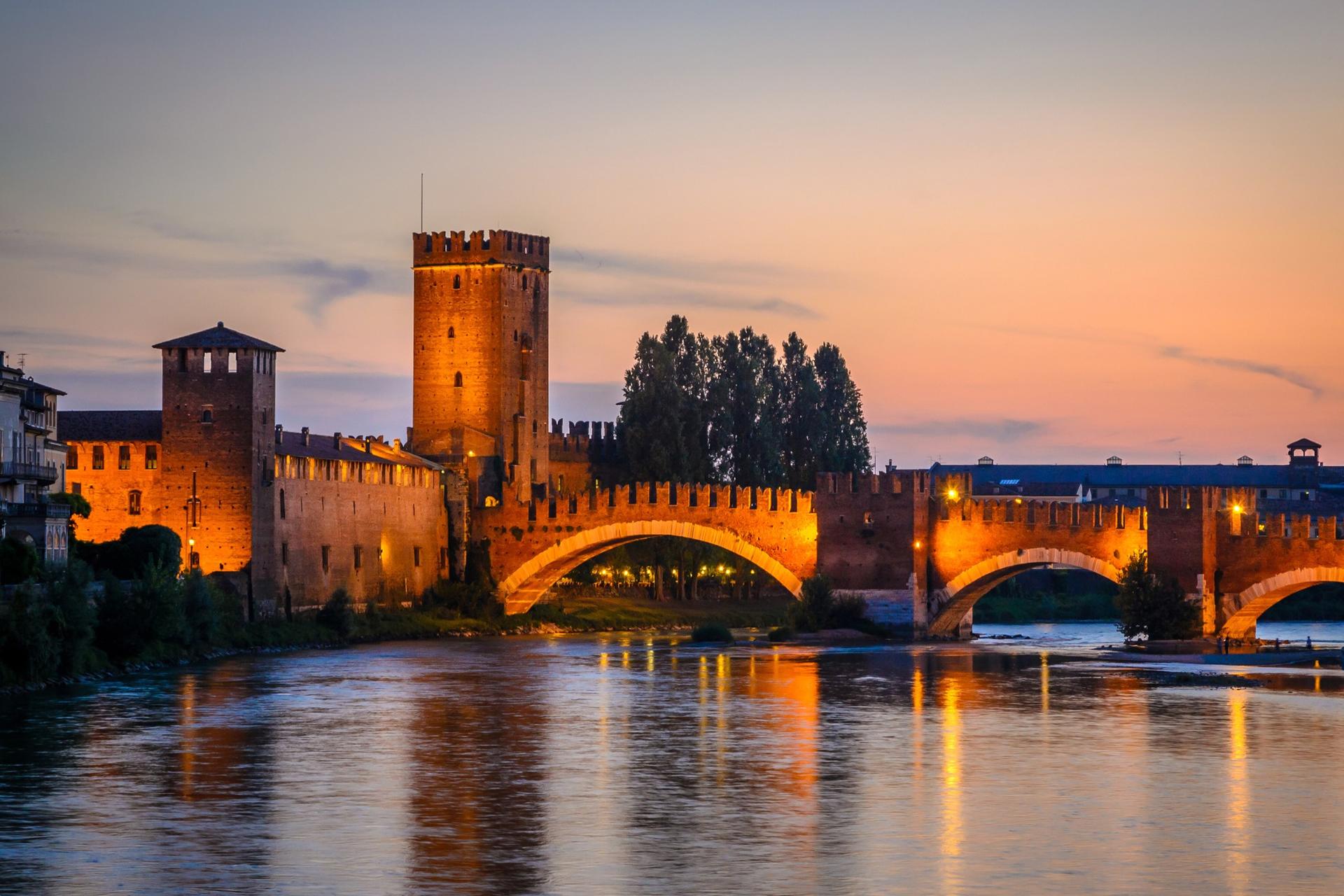 Verona Scavenger Hunt and City Highlights Day Trip - Thumbnail 7