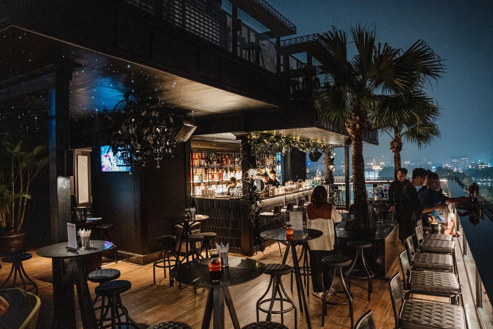 Majesty Sky Bar Cocktails & City Views in Hanoi - Thumbnail 10