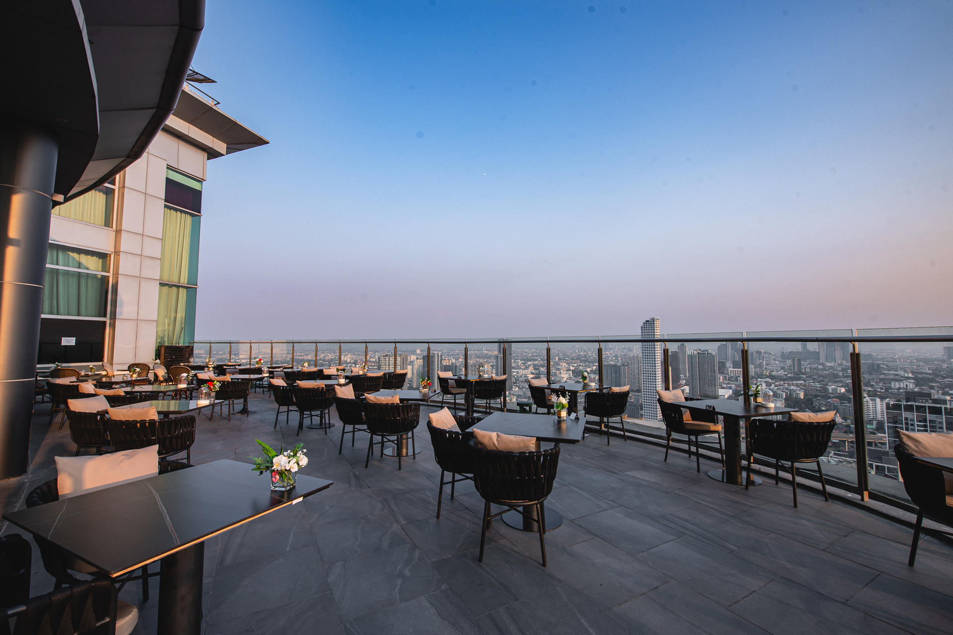 Cielo Sky Bar & Restaurant Rooftop - Thumbnail 3