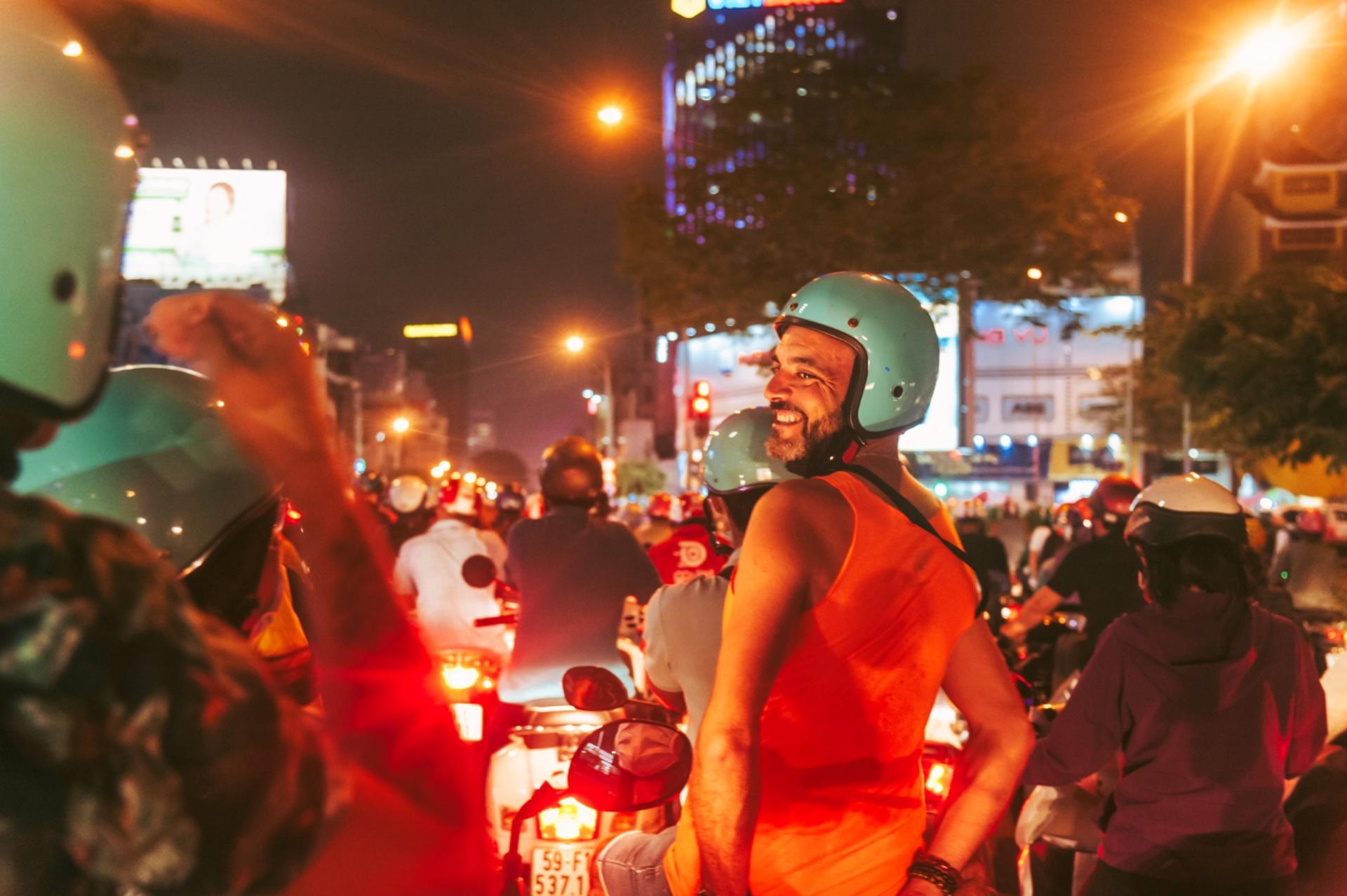 Saigon Night Tour By Motorbike with Female Riders - Thumbnail 3