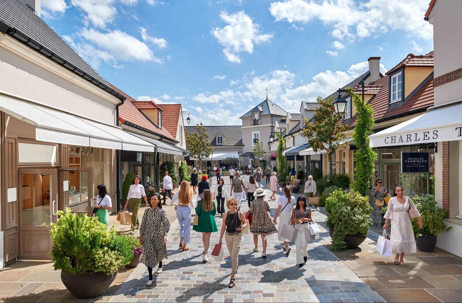 La Vallee Village Shopping Express from Paris - Thumbnail 3