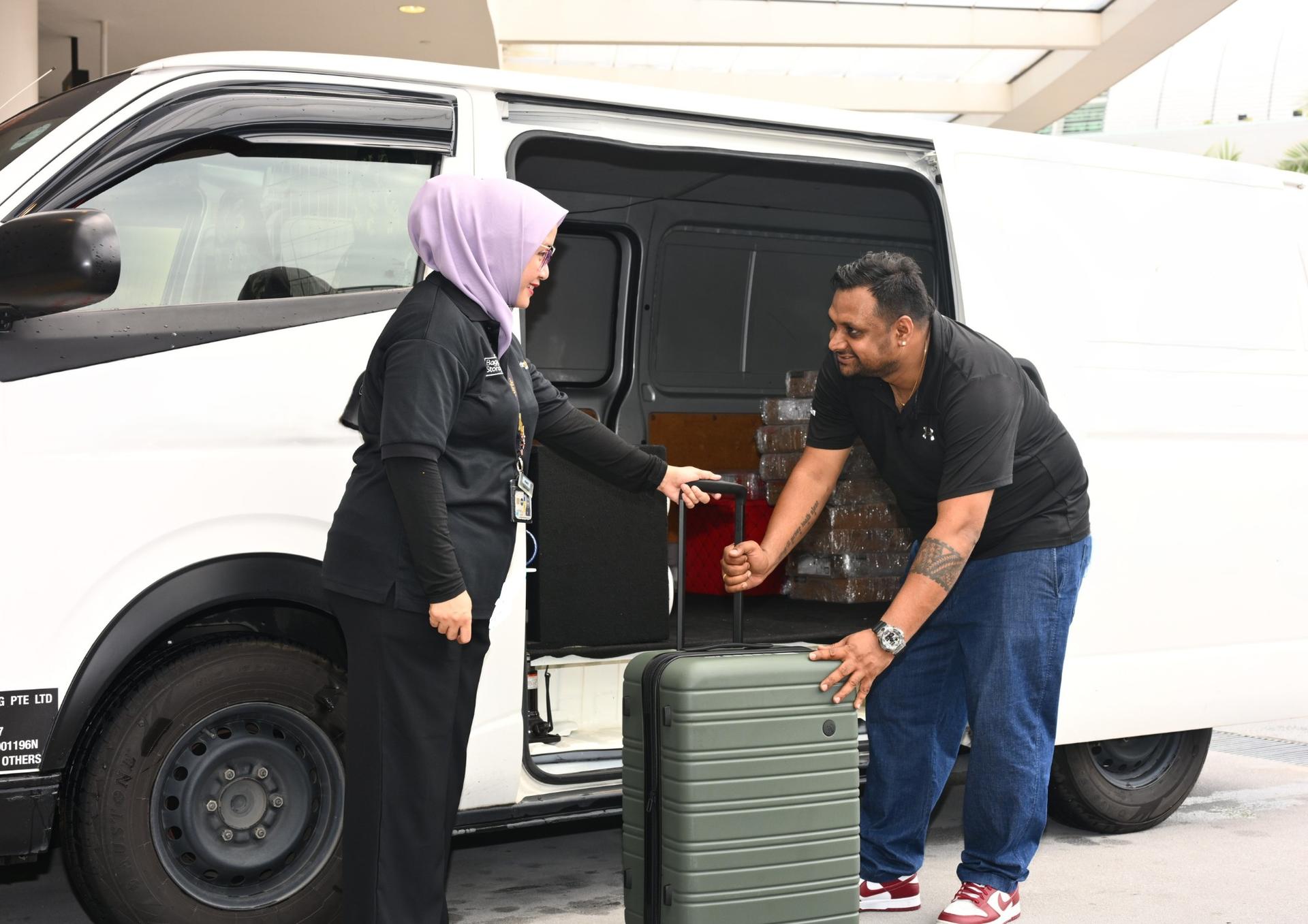 Baggage Delivery Service Airport to/from Hotel by Smarte Carte - Thumbnail 6