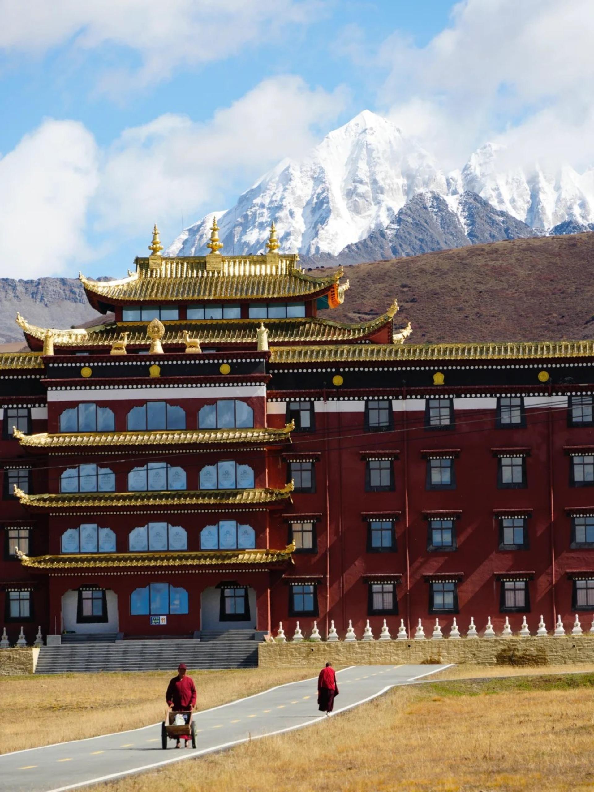 4-Day Tour to Lenggacuo Moon Lake in Gongga Secret Realm, Sichuan (Snow Mountain Photography + Nanny Car) - Thumbnail 13