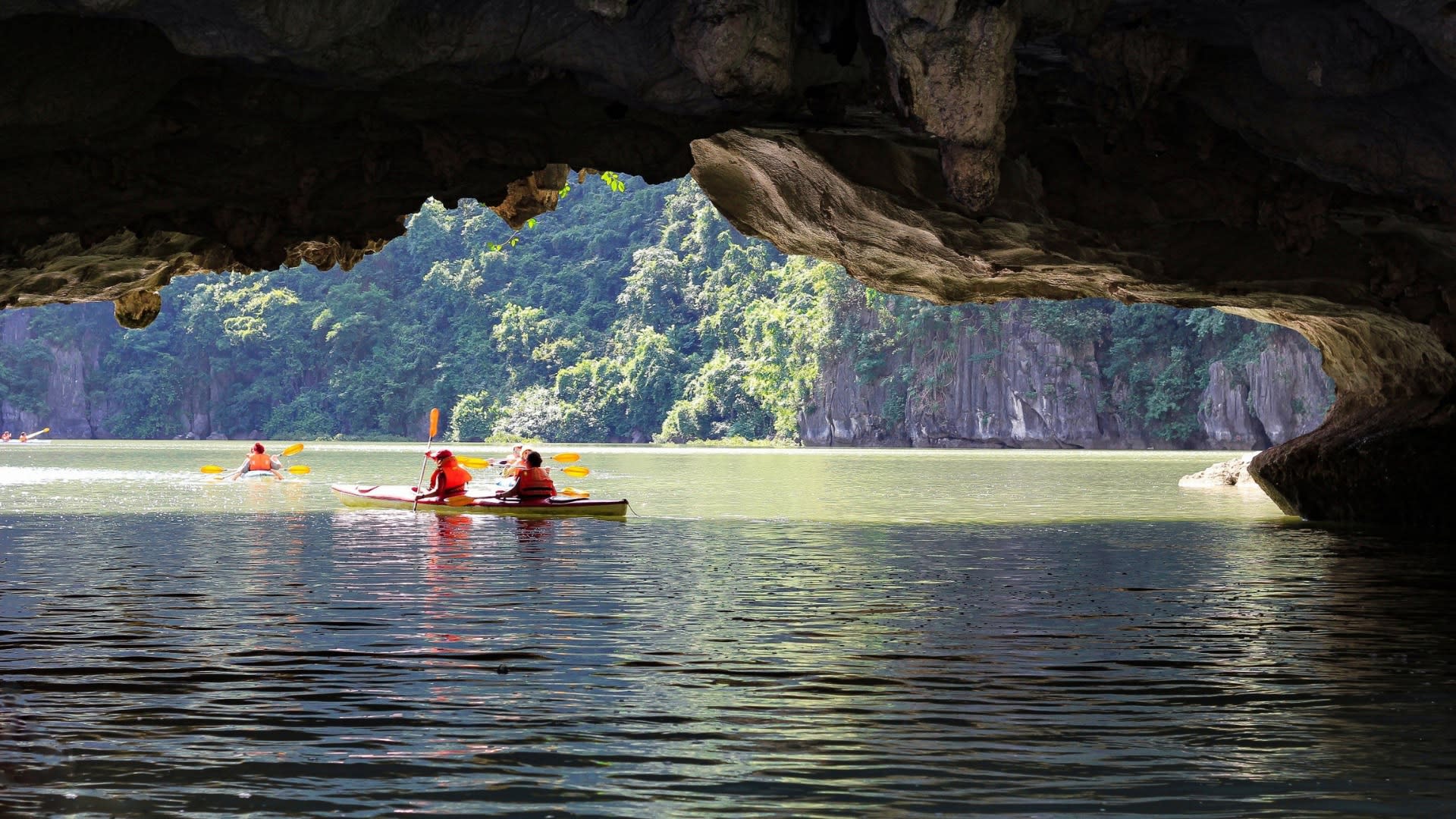 Sonata Halong Day Cruise: Ha Long Bay, Sung Sot Cave & Ti Top Island - Thumbnail 7