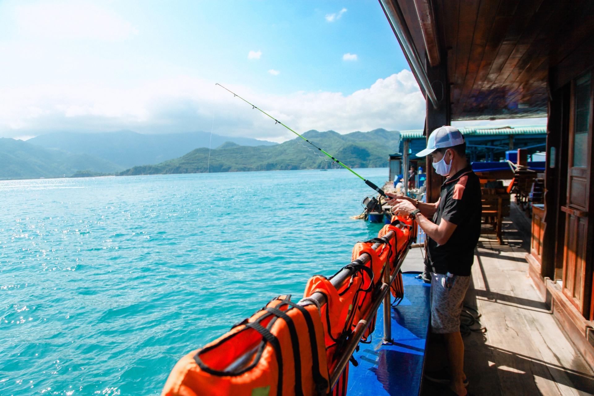 Fantastic Snorkeling Tour with Seafood BBQ, Mini Beach & Mun Island - Thumbnail 3