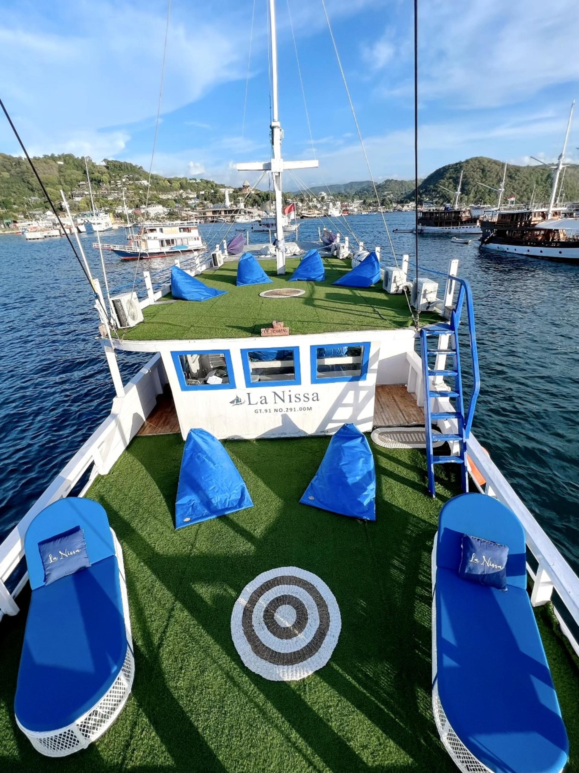 [Deluxe Phinisi] 3D2N Sailing Liveaboard from Labuan Bajo - Thumbnail 10