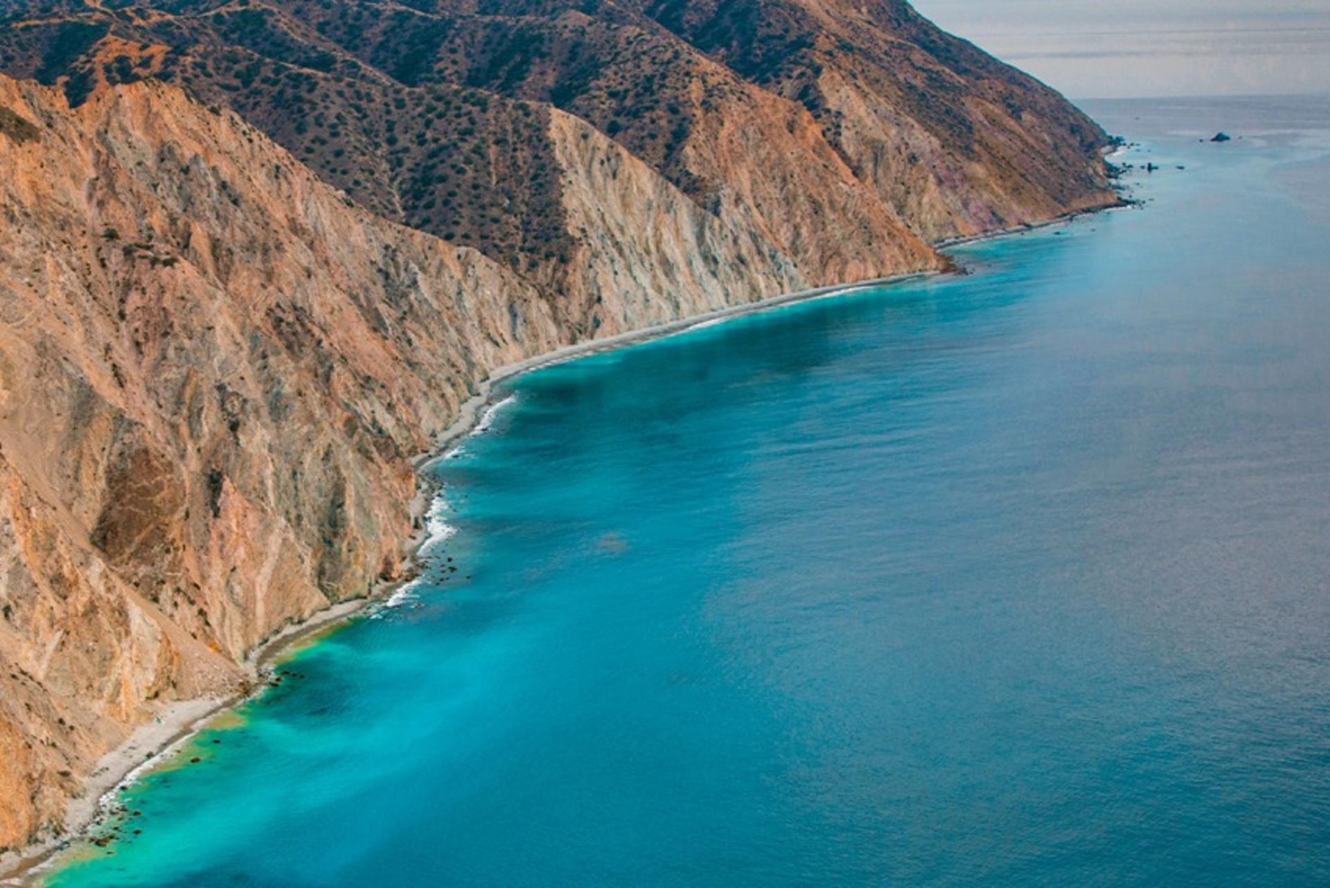 Helicopter Tour in Catalina - Thumbnail 5