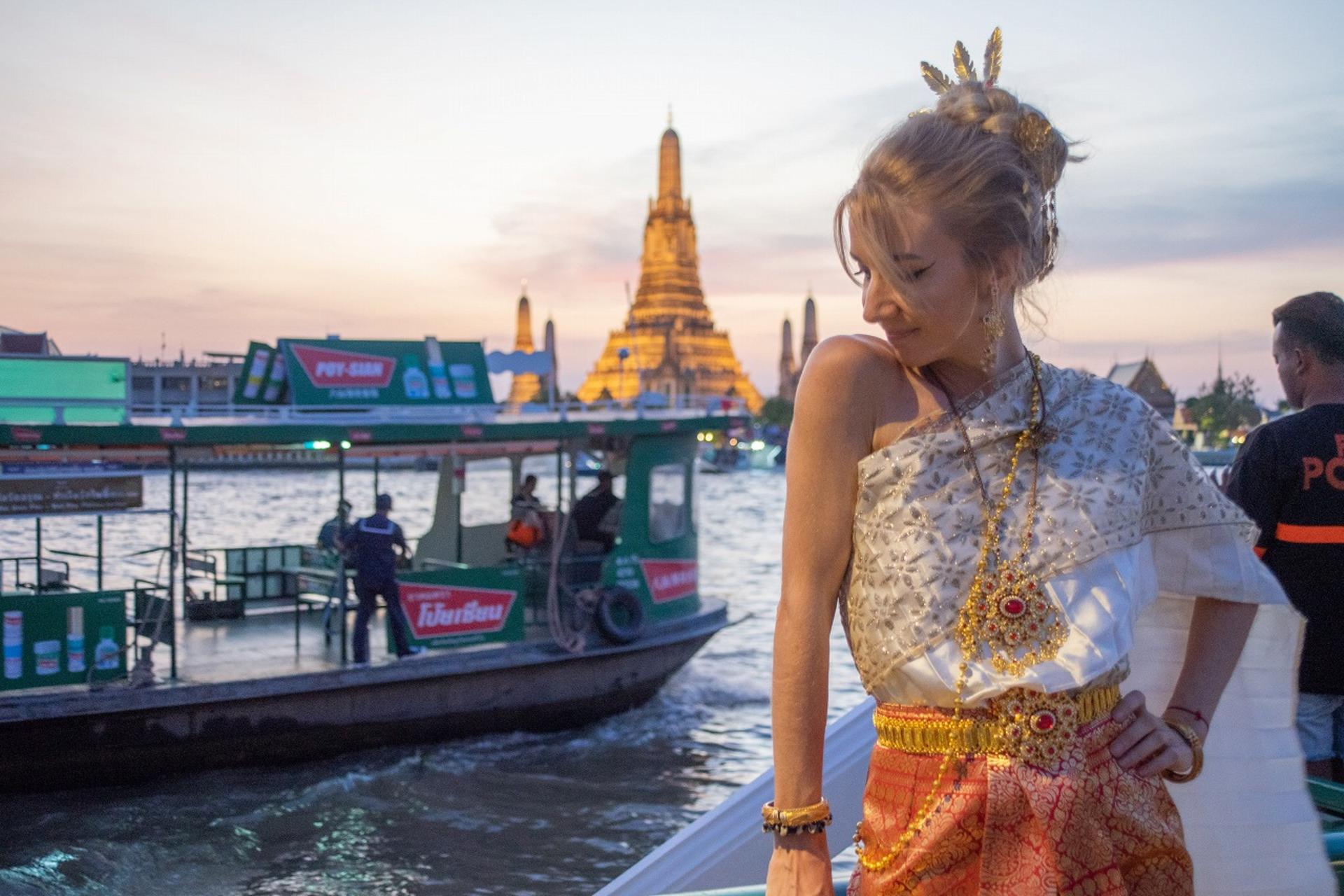 Thai Costume Pro Photo Tour by Tuk Tuk: Wat Arun & Flower Market - Thumbnail 9