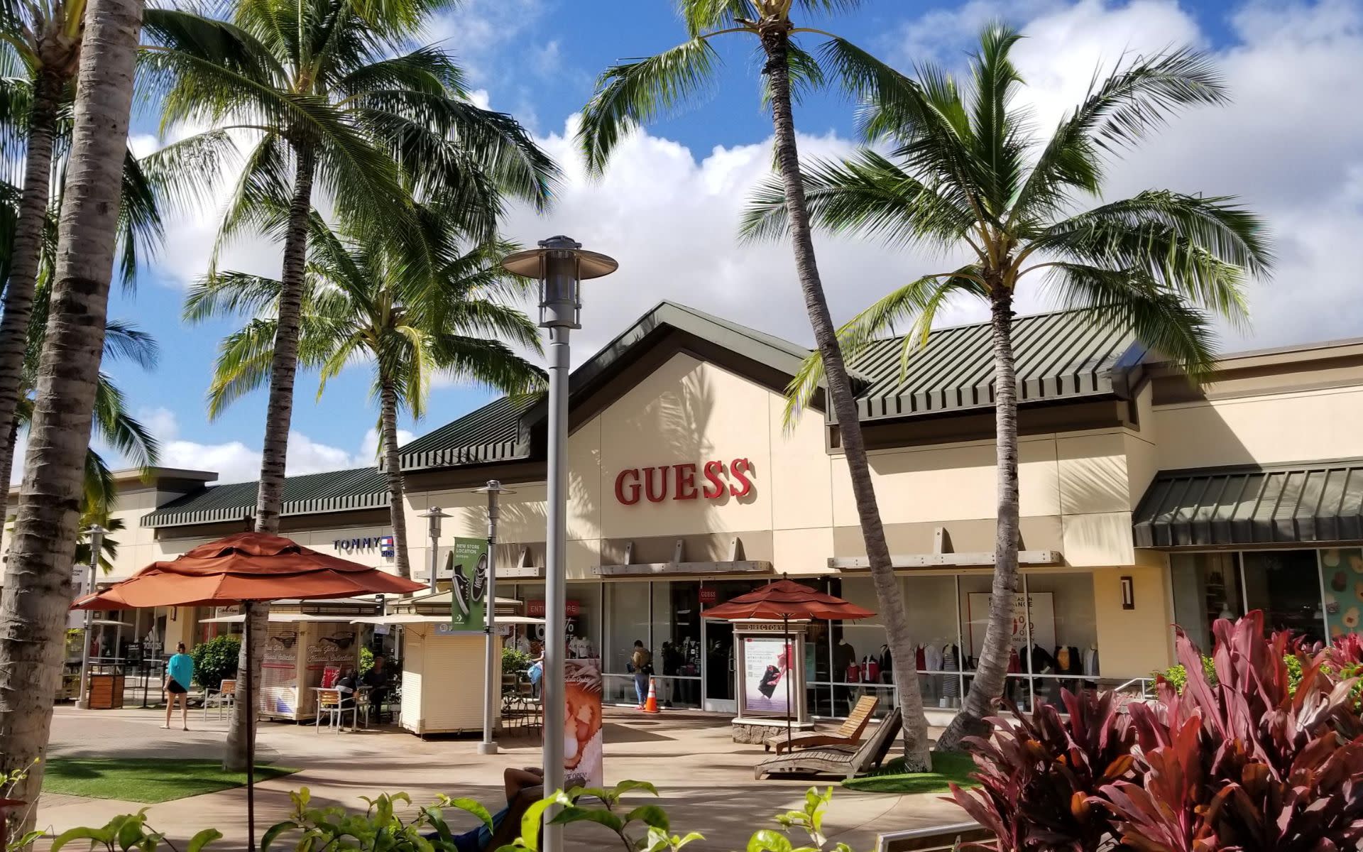Waikele Premium Outlets round-trip shuttle bus transfer from Waikiki - Thumbnail 3