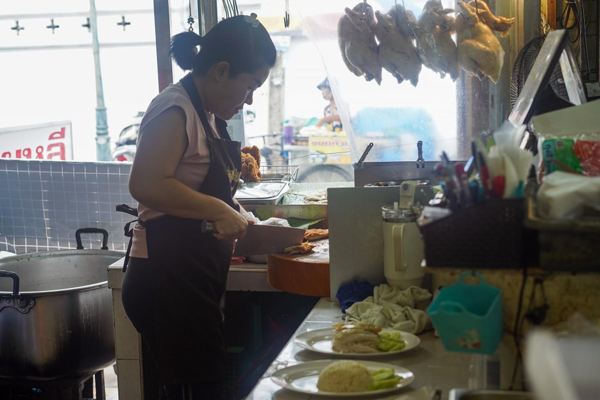 Wat Pho, Wat Arun & Flower Market Guided Walking Tour in Bangkok - Thumbnail 14