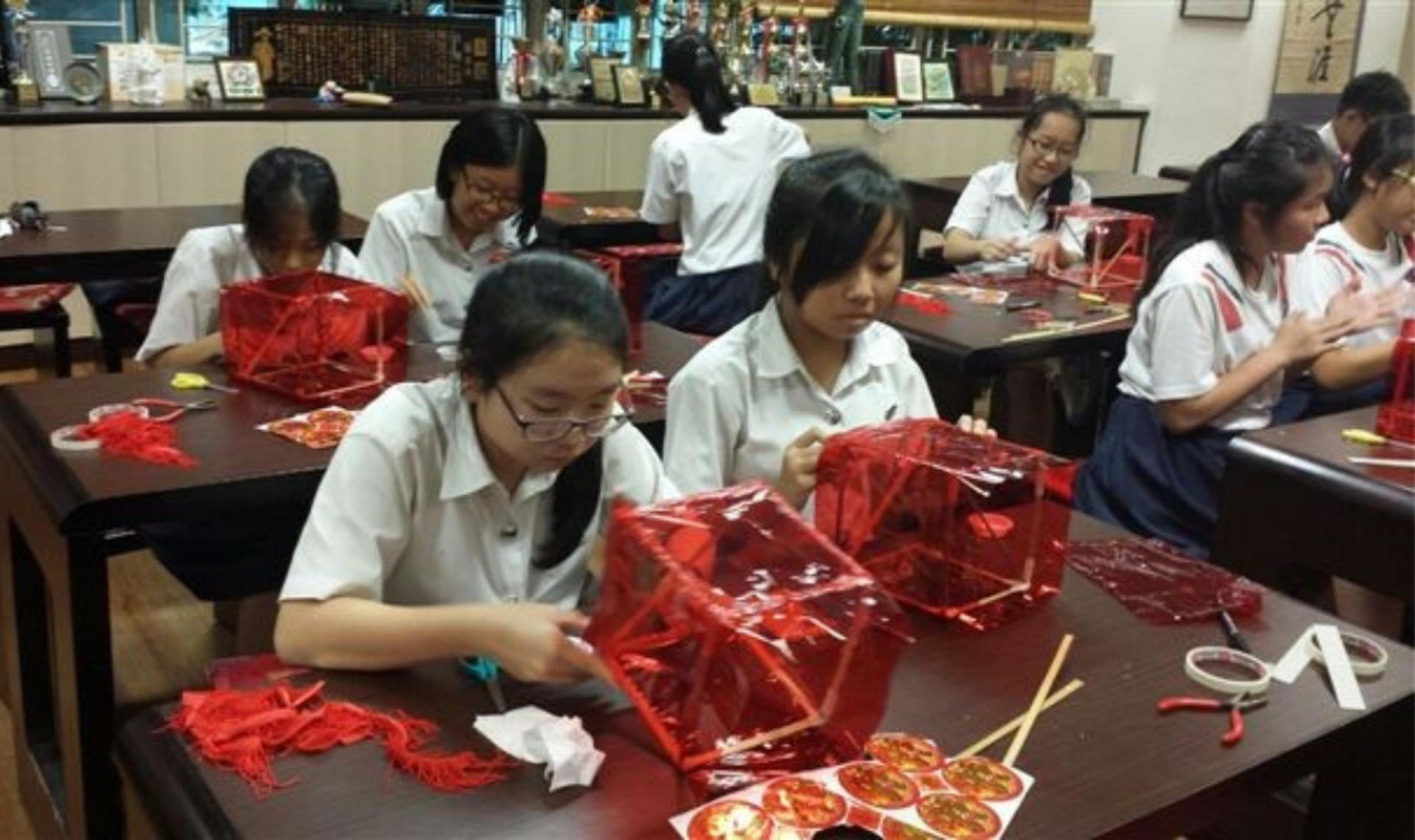 Traditional Lantern Craft: Paper Strapping Heritage - Image 1